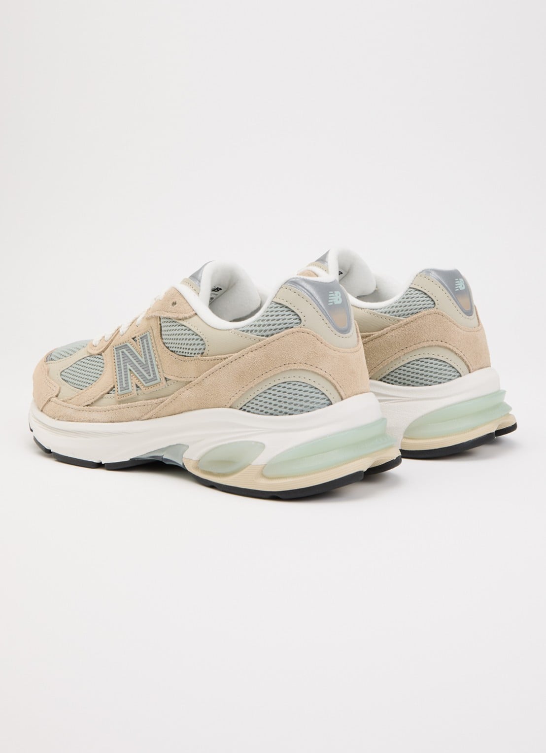 New Balance 2010 sneaker van met suède details - achterkant beige
