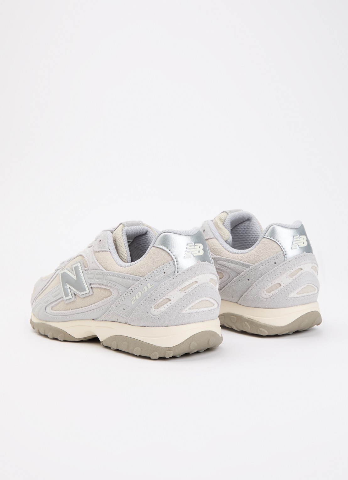 New Balance 204L sneaker met details van mesh - achterkant lichtgrijs