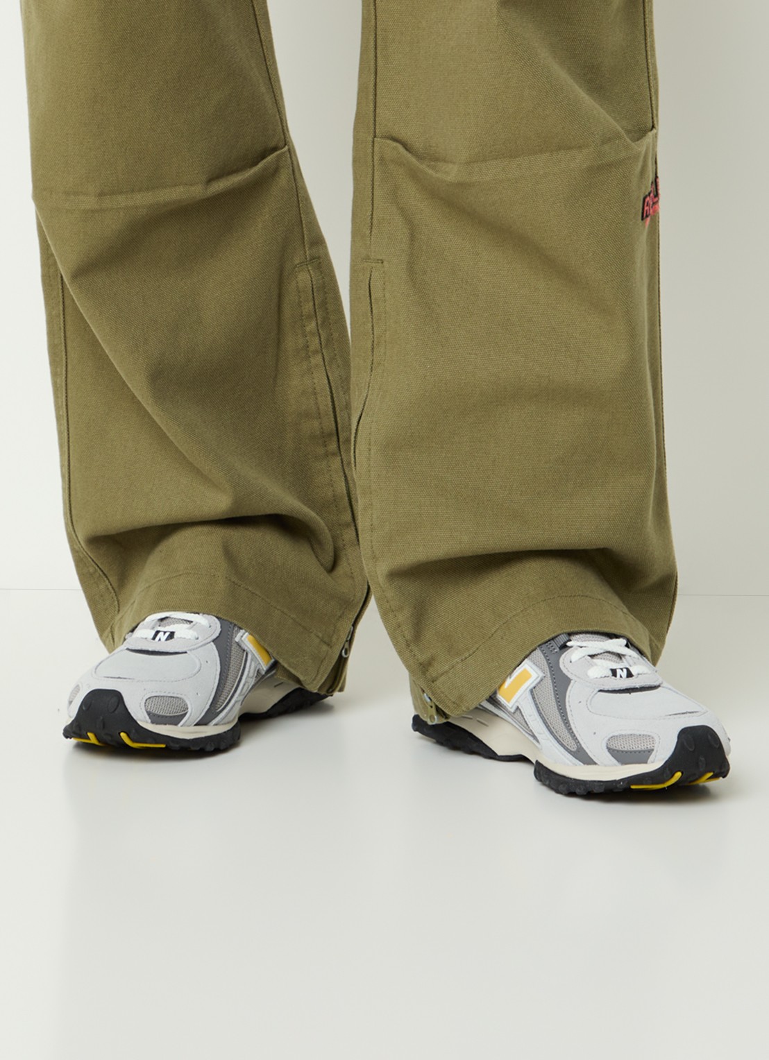 New Balance 204L sneaker met mesh details - voorkant 6 grijs