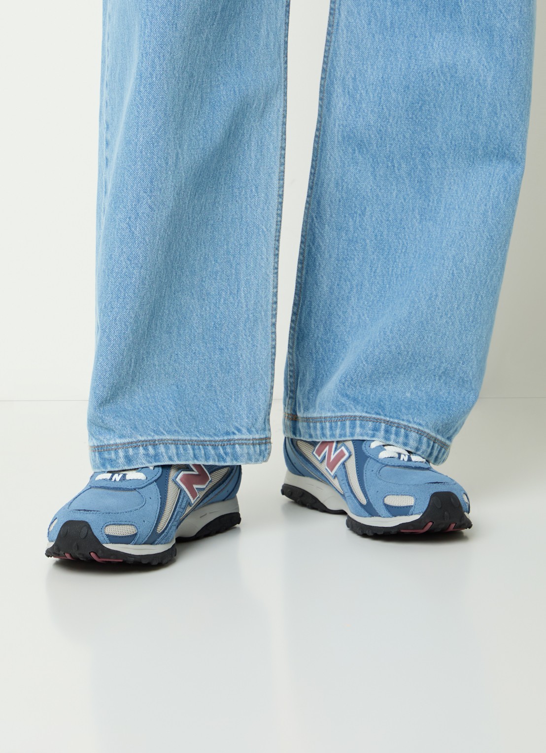 New Balance 204L sneaker met mesh details - voorkant 3 blauw
