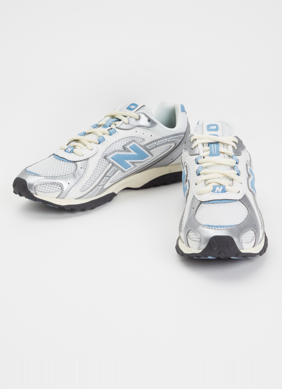New Balance 204L sneaker met mesh details - detail zilver
