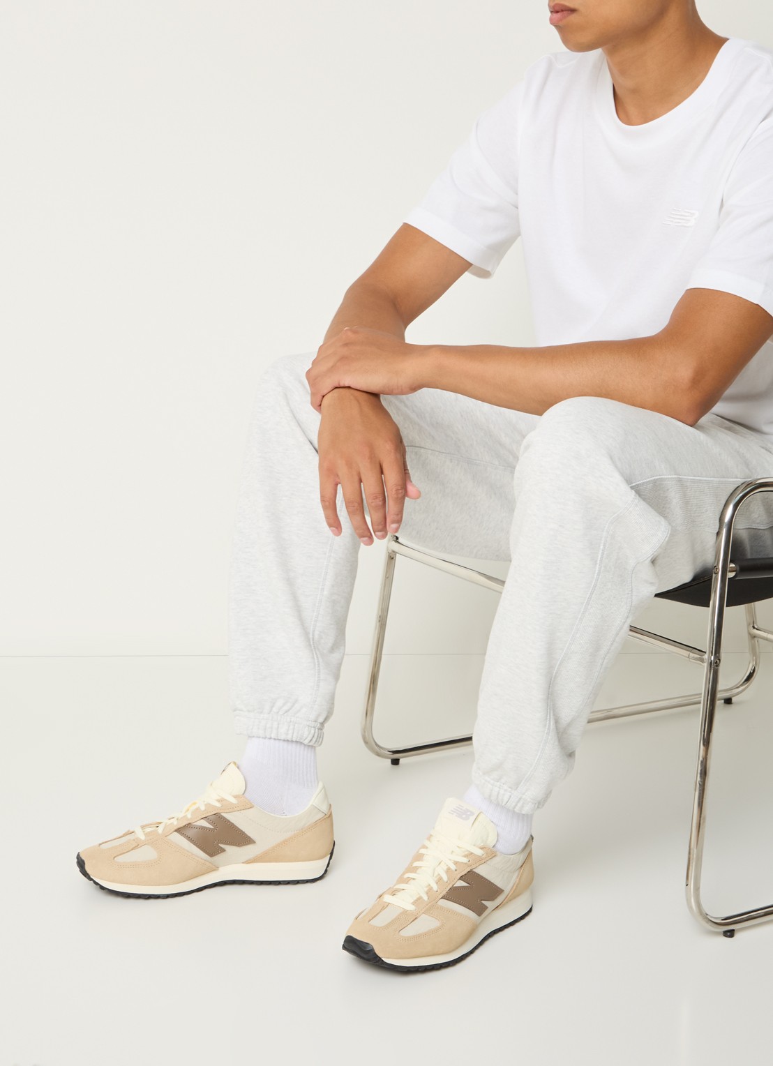 New Balance 471 sneaker met suède details - voorkant 2 beige