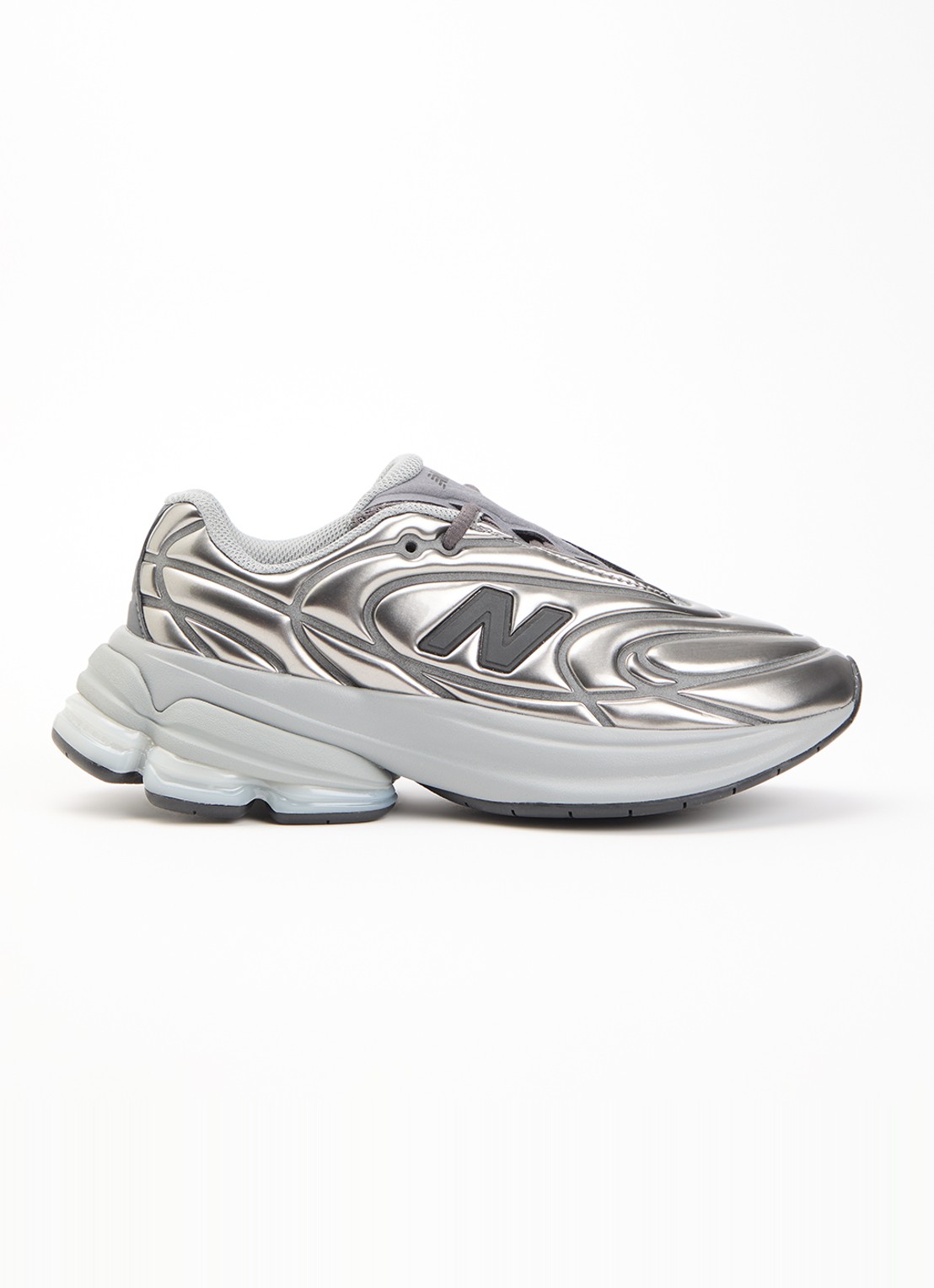 New Balance 5030 sneaker met metallic finish - voorkant 2 donkergrijs
