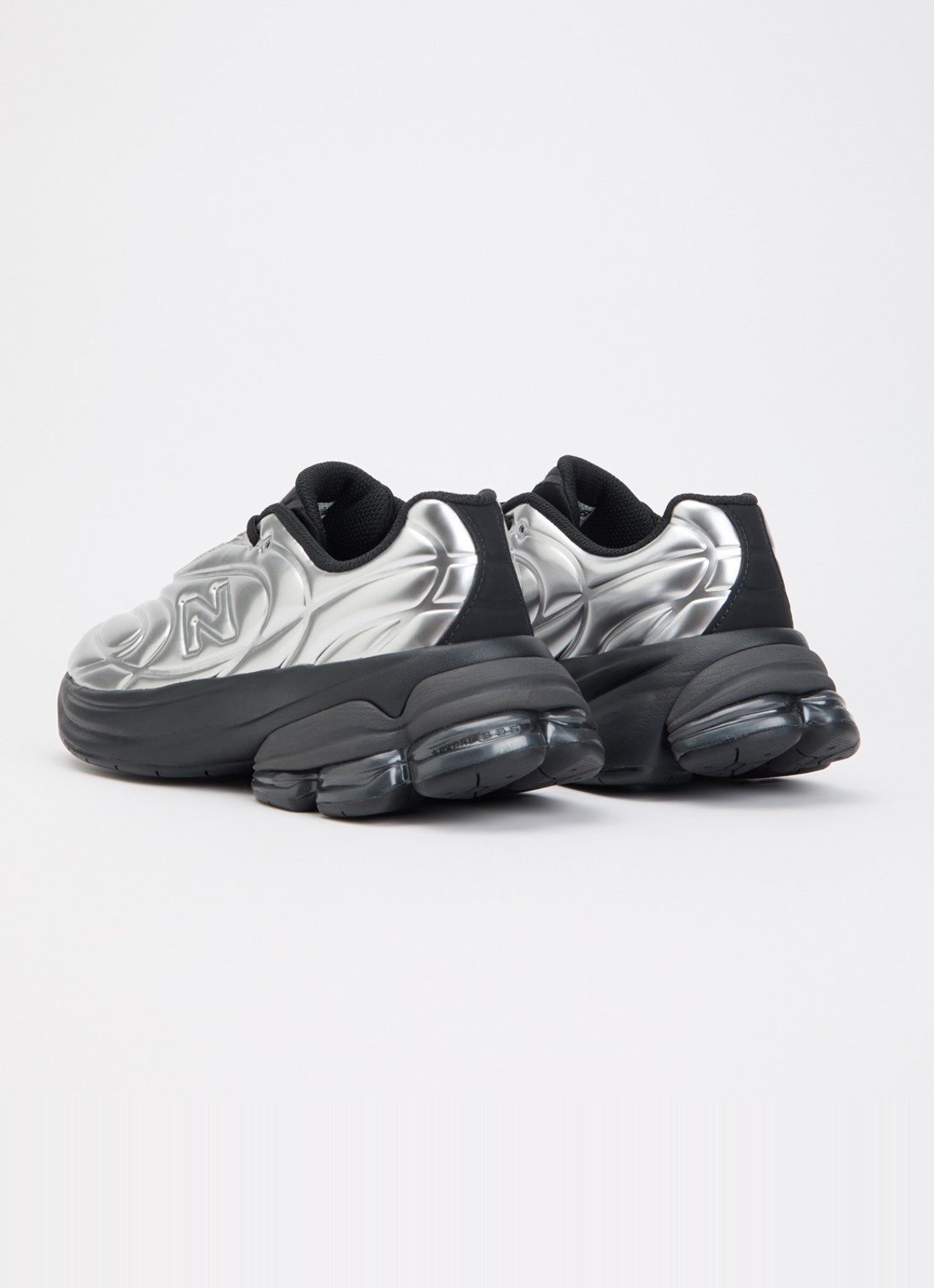 New Balance 5030 sneaker met metallic finish - achterkant 5 zilver