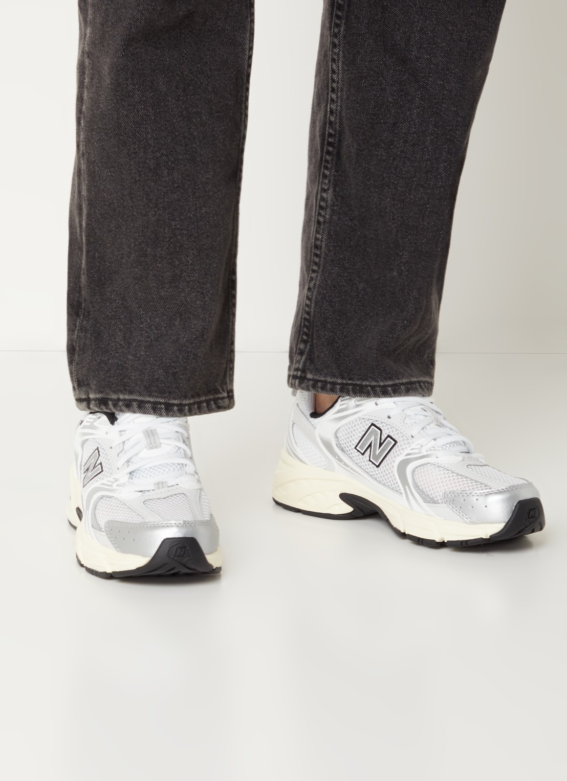 New Balance 530 sneaker met leren details - voorkant 6 zilver