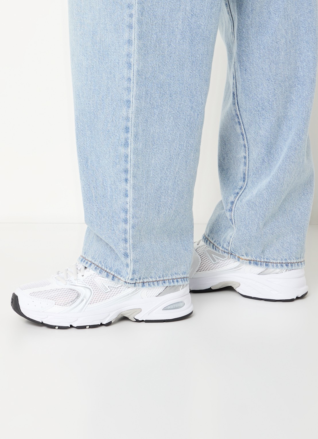New Balance 530 sneaker met mesh details  - voorkant 3 wit