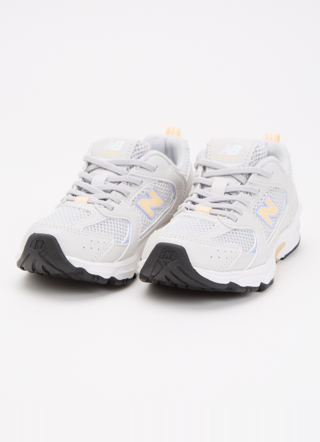 New Balance 530 sneaker met mesh details - voorkant 2 lichtgrijs