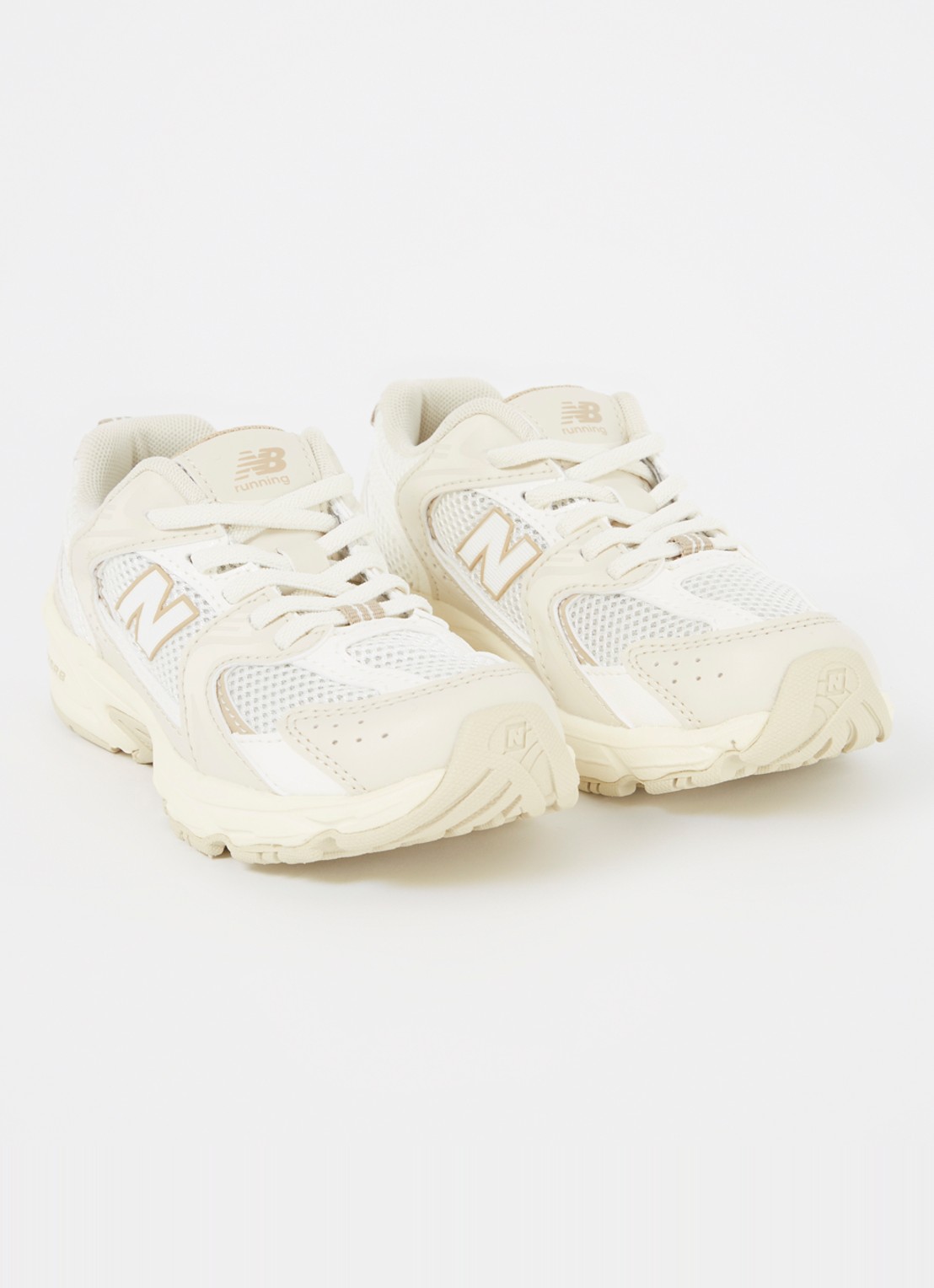New Balance 530 sneaker van mesh met leren details - voorkant 4 beige