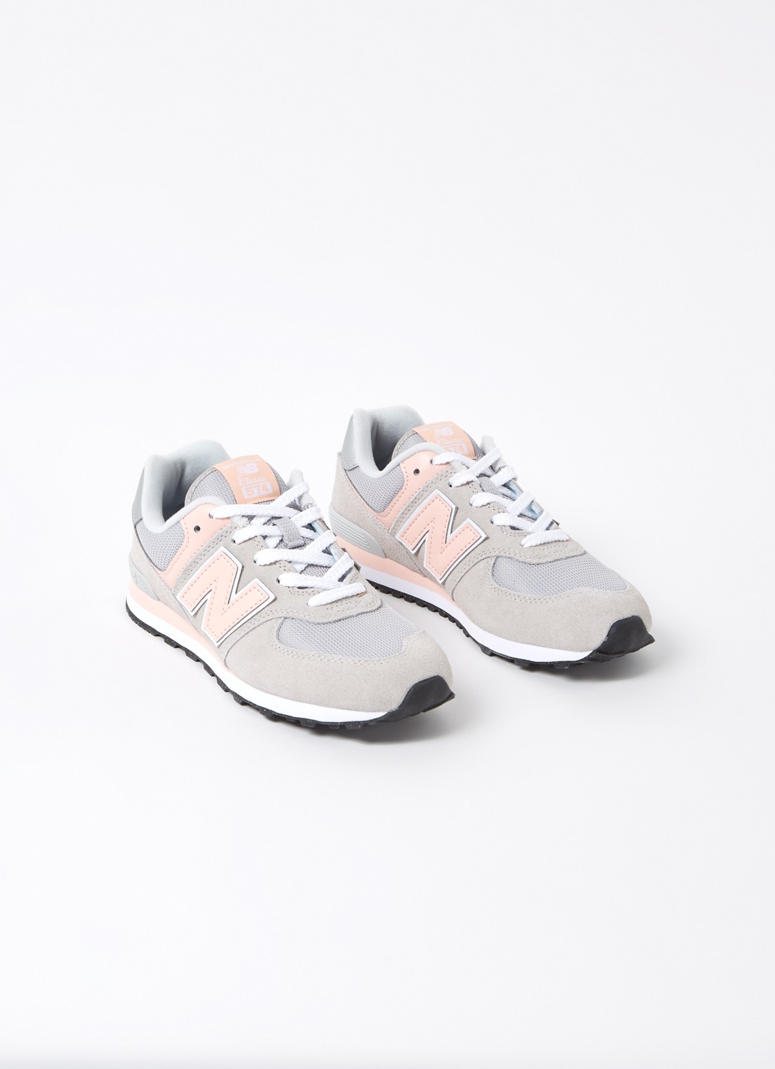 New Balance 574 sneaker met suède details - voorkant 2 lichtgrijs