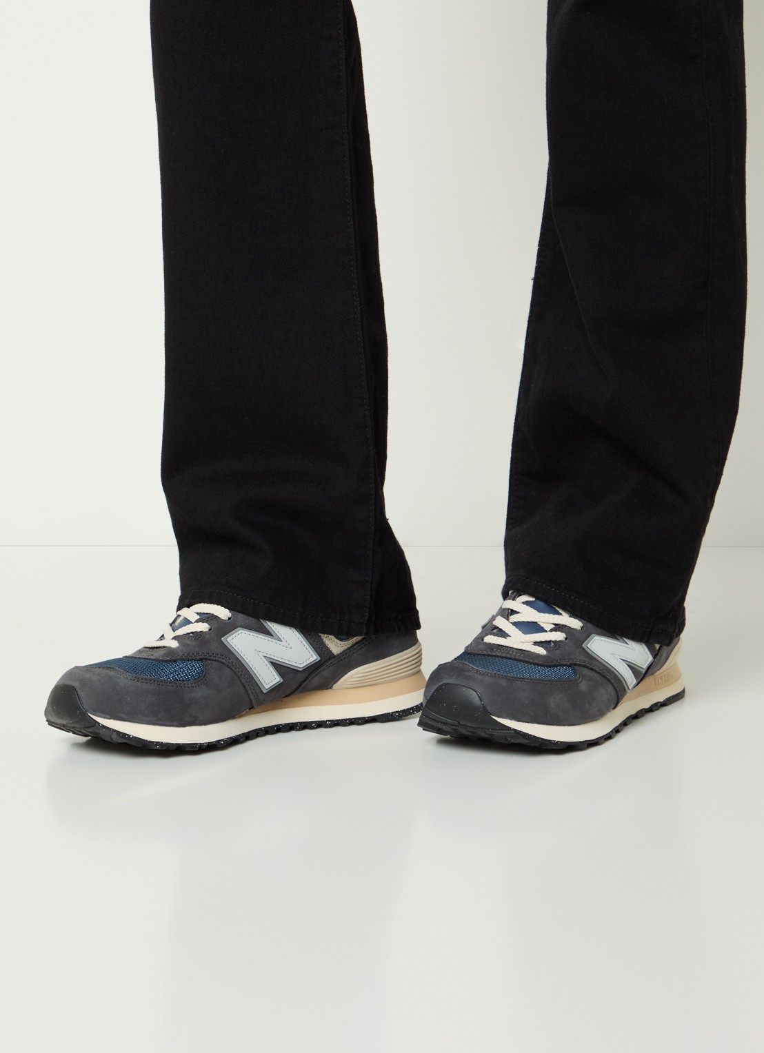 New Balance 574 sneaker van met suède en mesh details - voorkant 2 indigo