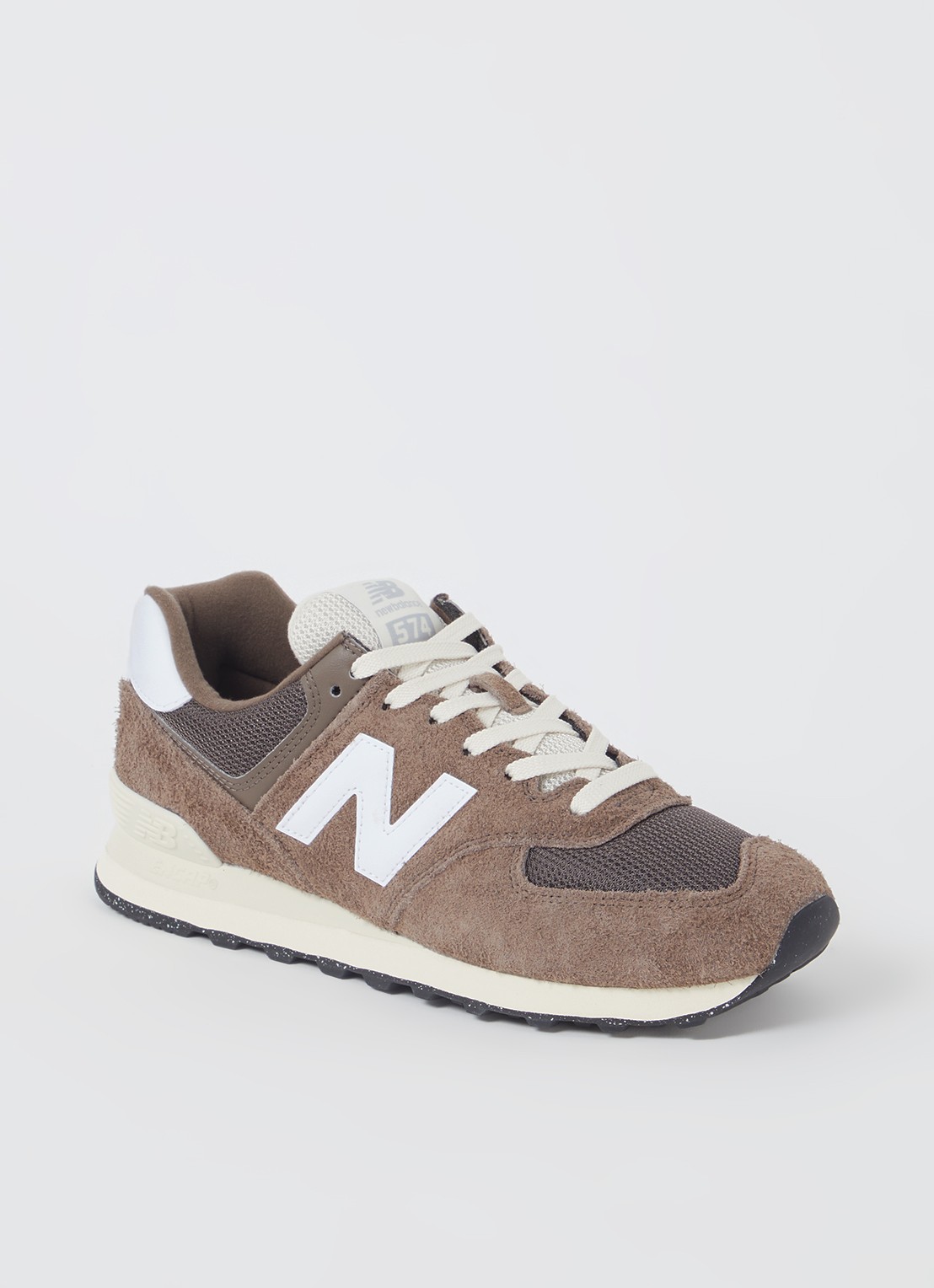 New Balance 574 sneaker van suède met mesh details - voorkant bruin