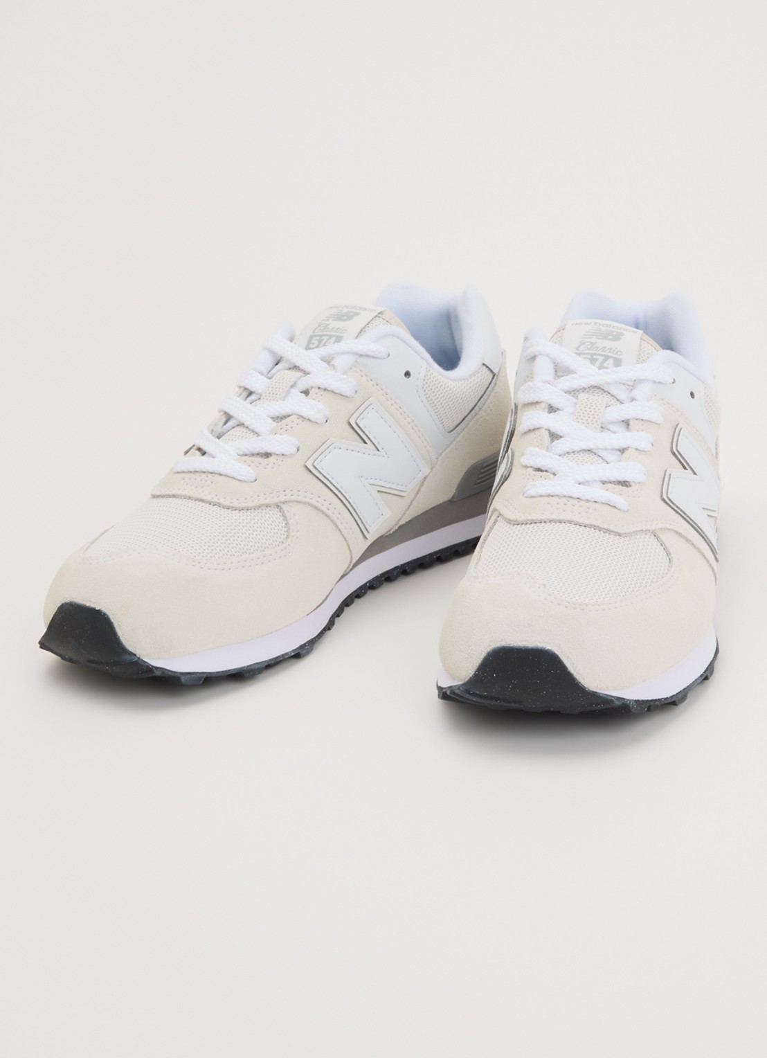 New Balance 574 sneaker van suède - voorkant 3 creme