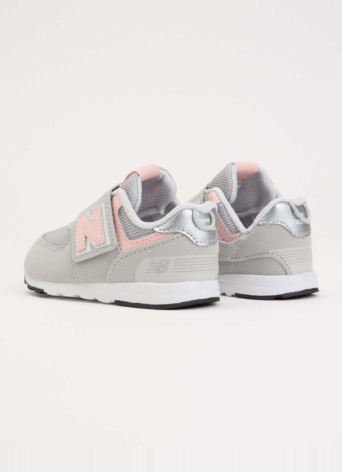 New Balance 574 sneaker van suède - achterkant grijs