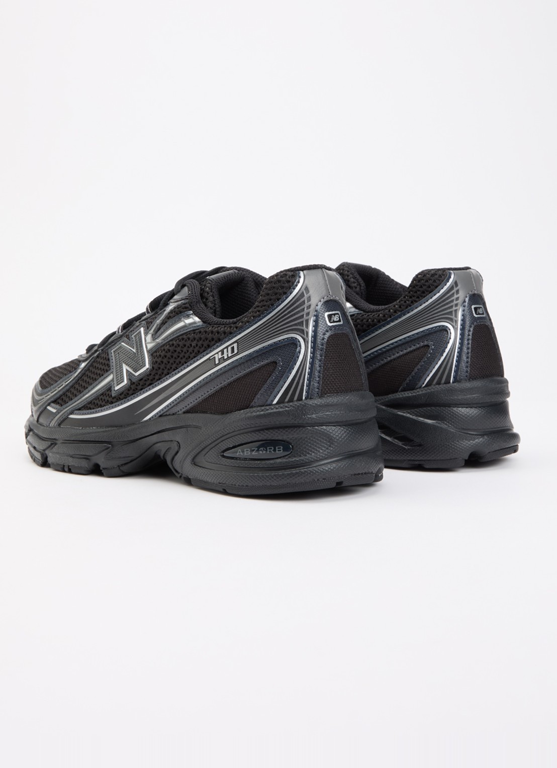 New Balance 740 sneaker met details van mesh met logo  - achterkant 5 zwart