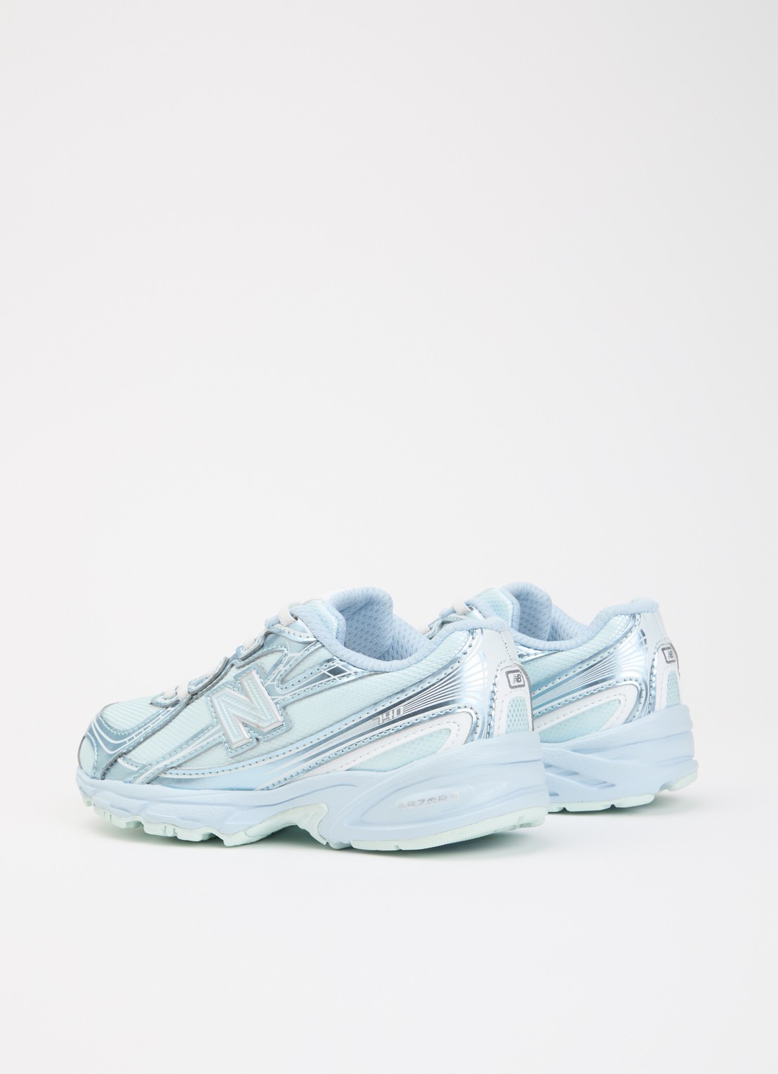 New Balance 740 sneaker met mesh details en metallic finish - achterkant 4 lichtblauw