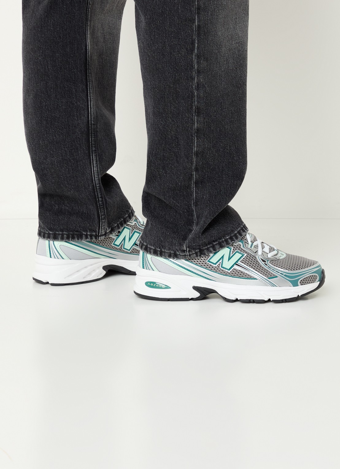 New Balance 740 sneaker met mesh details - voorkant 6 grijs