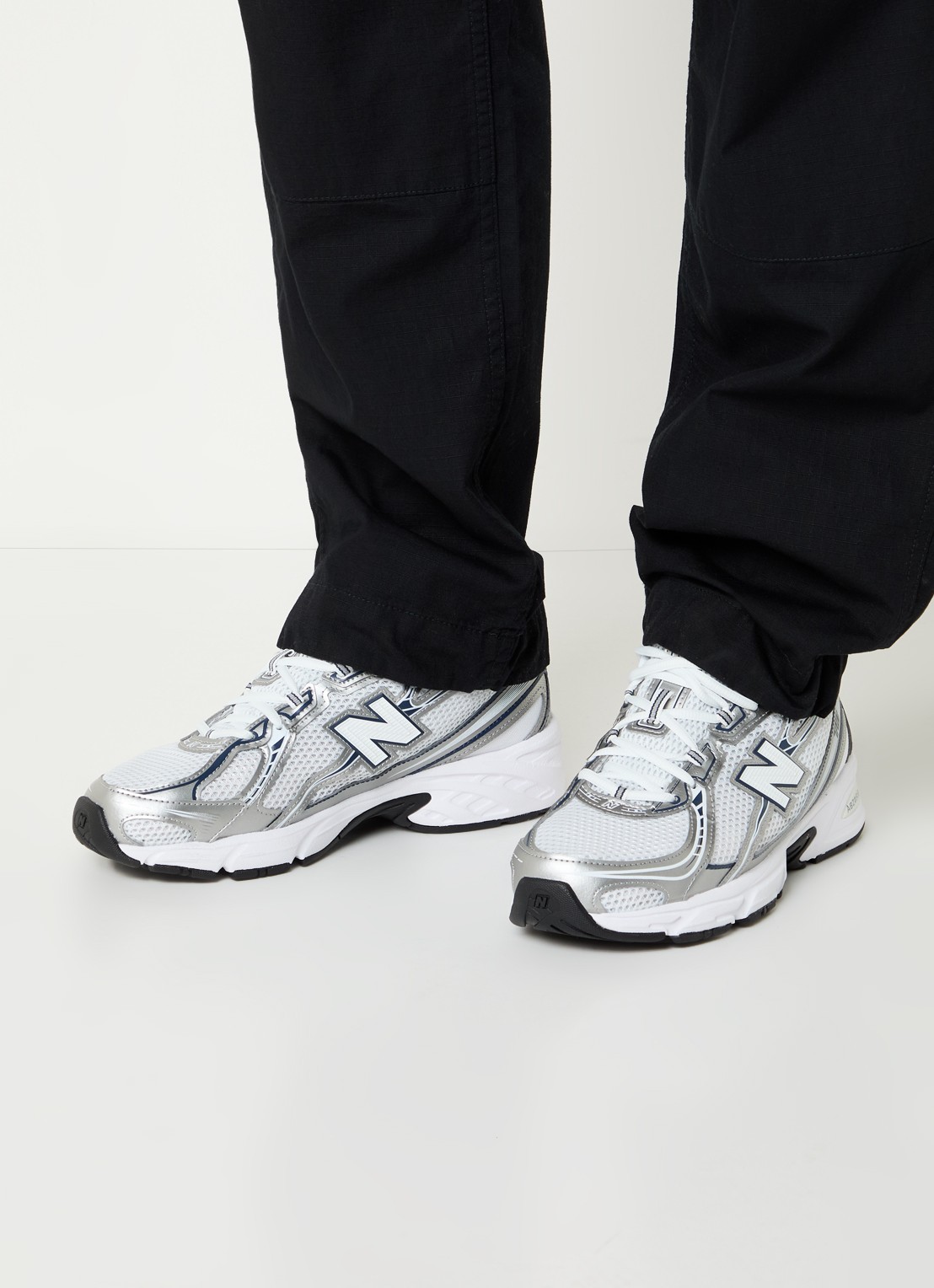 New Balance 740 sneaker met mesh details - voorkant 2 zilver