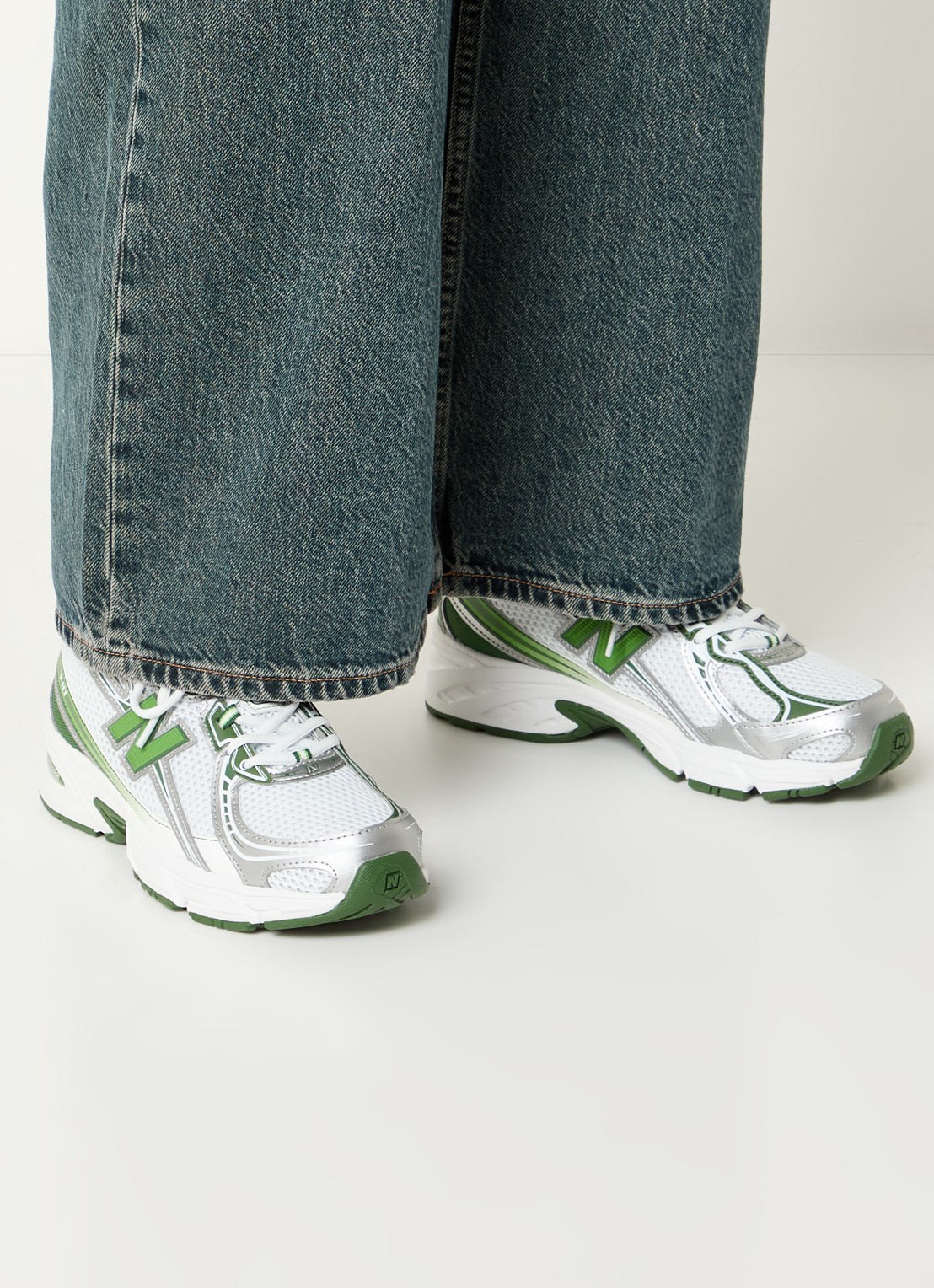 New Balance 740 sneaker met mesh details - voorkant 6 groen