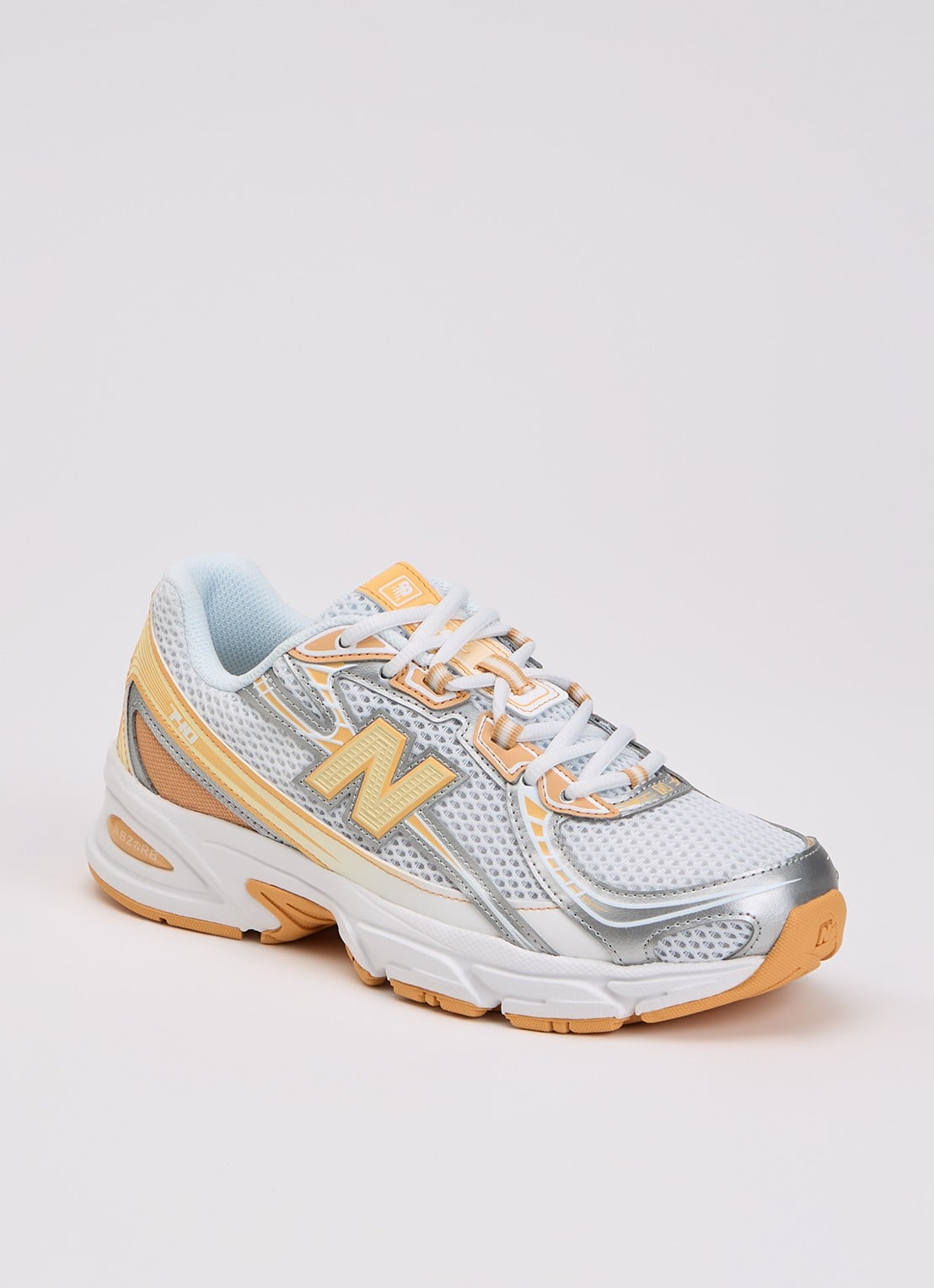New Balance 740 sneaker met mesh details - voorkant 5 oranje