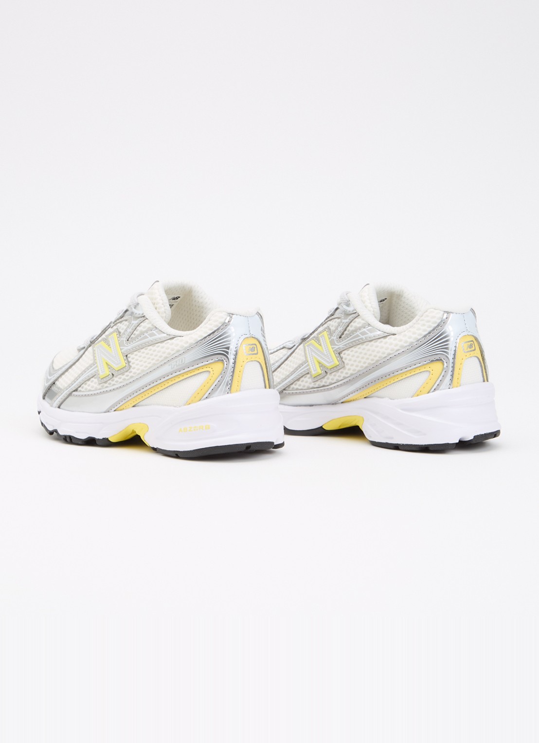 New Balance 740 sneaker met mesh details - achterkant zilver