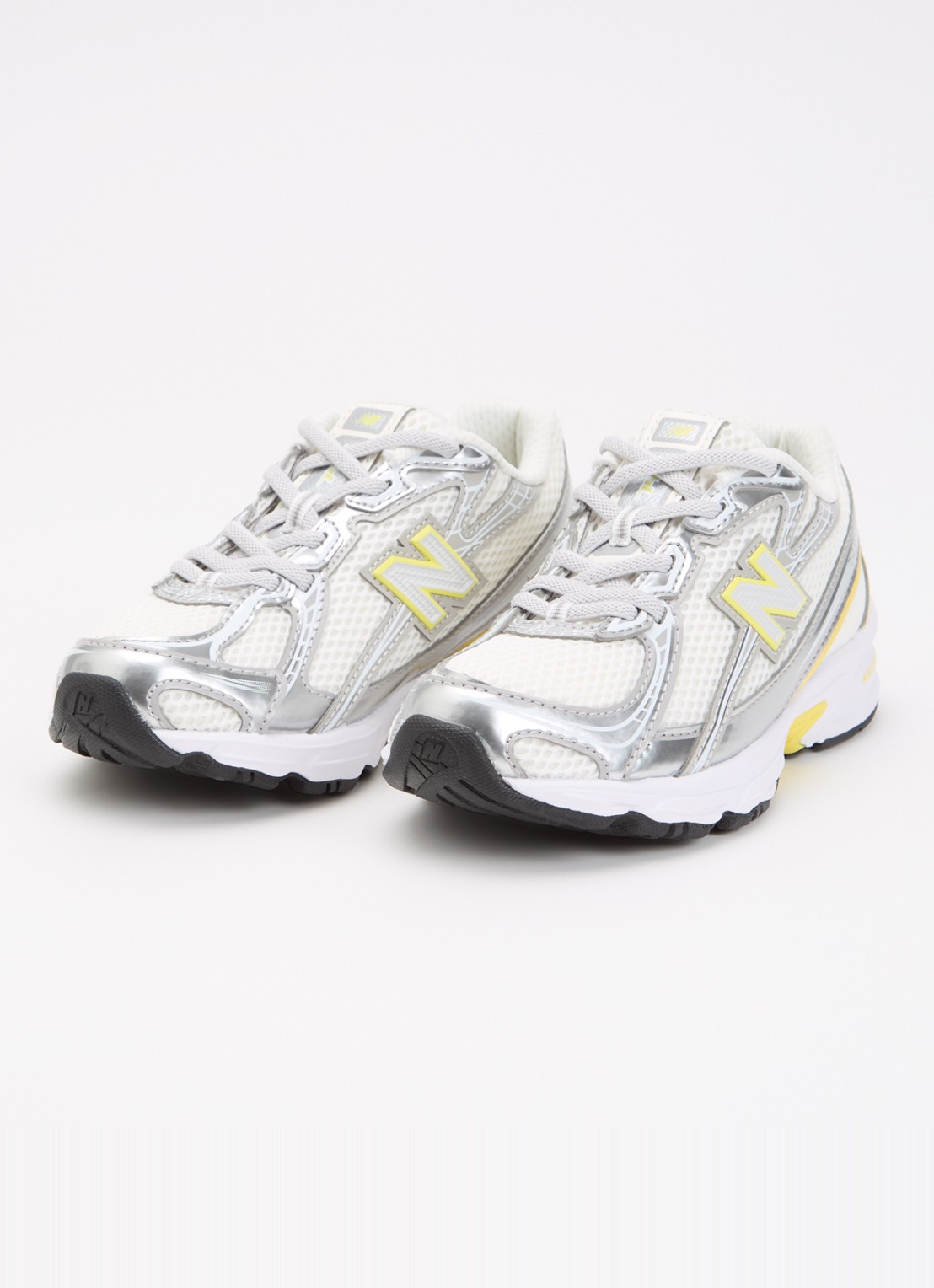 New Balance 740 sneaker met mesh details - voorkant 3 zilver