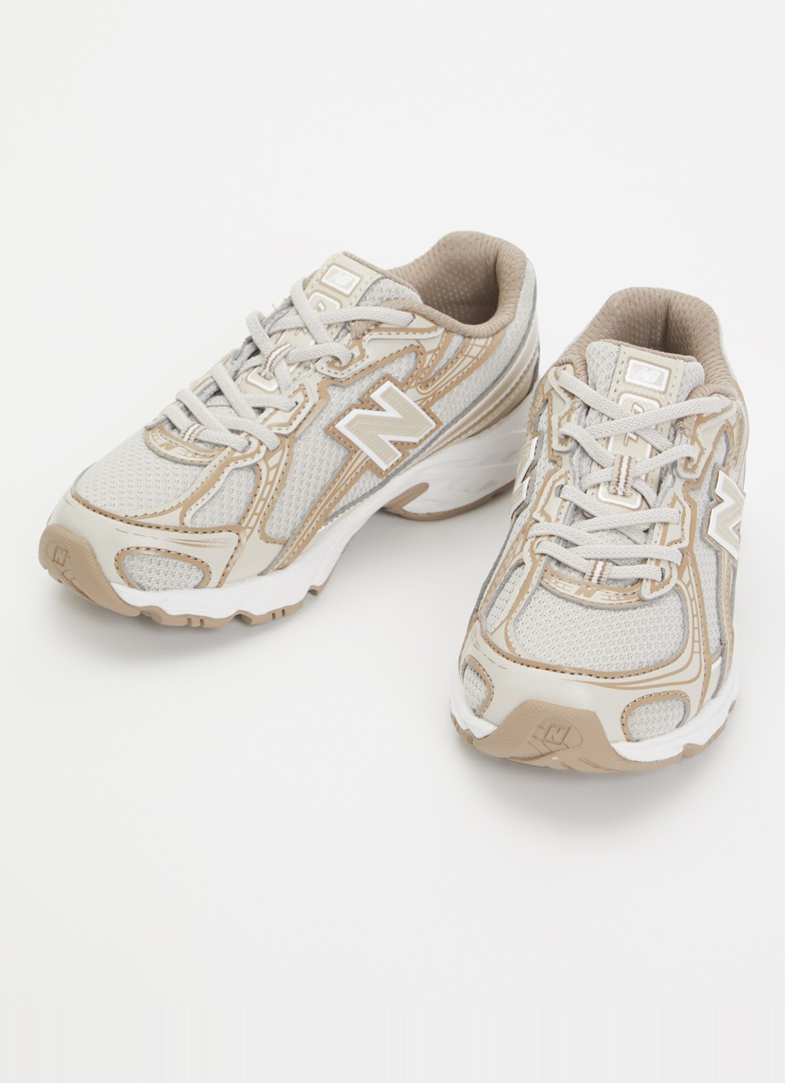 New Balance 740 sneaker met mesh details - voorkant 2 donkerbeige