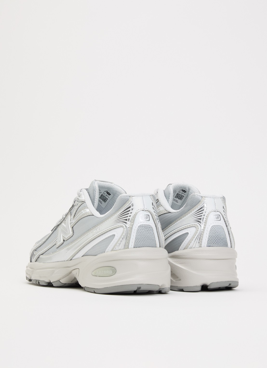 New Balance 740 sneaker met metallic finish en logo - achterkant 5 zilver