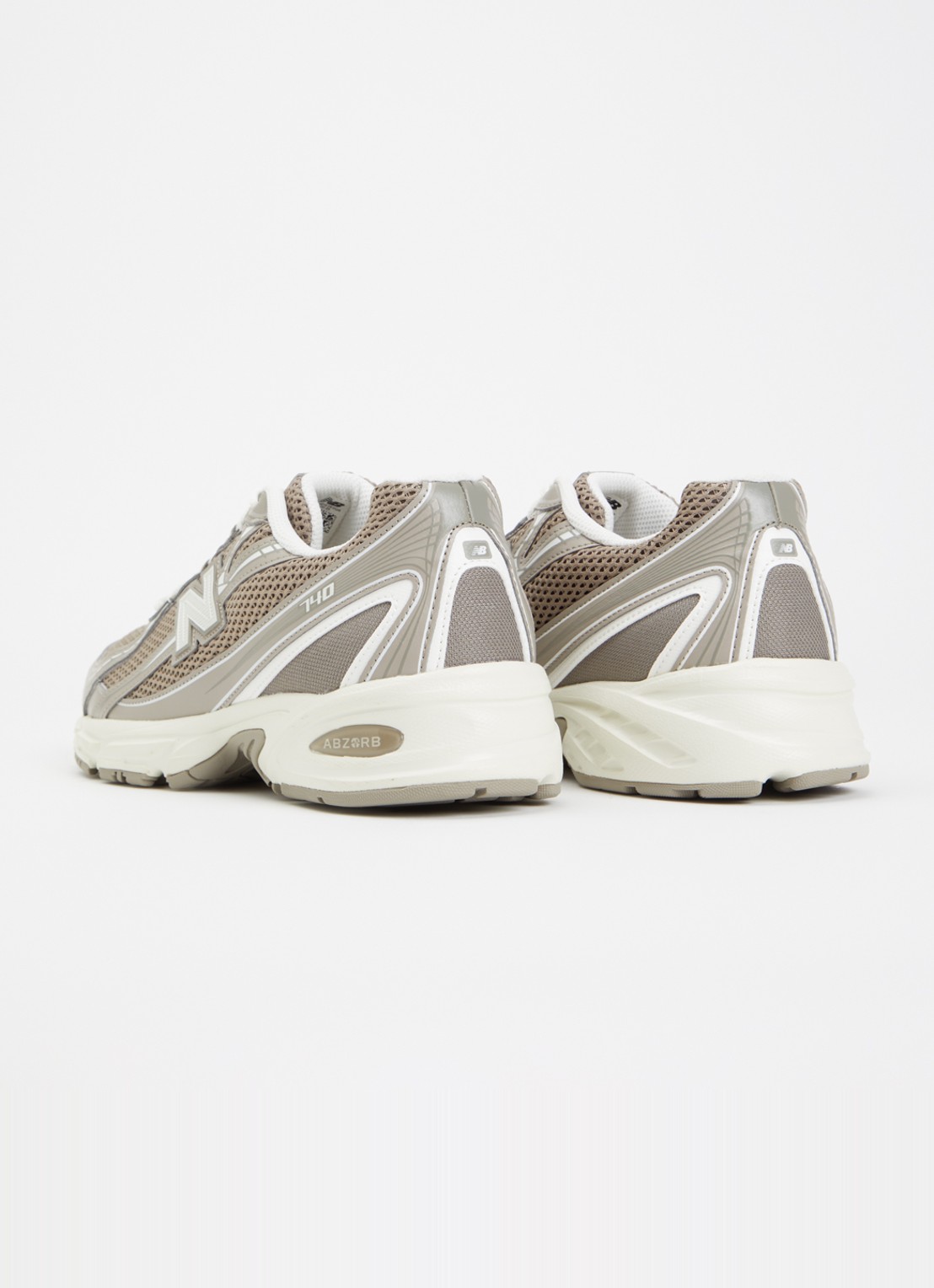 New Balance 740 sneaker van mesh met logo - achterkant 6 taupe