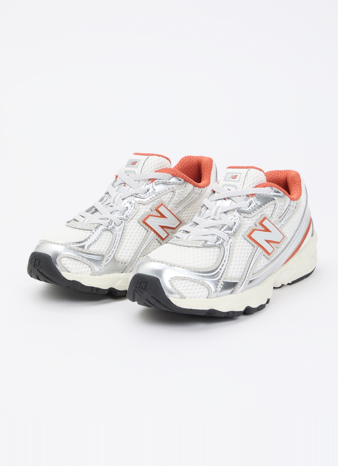 New Balance 740 sneaker van mesh met metallic details - voorkant 3 oranjerood