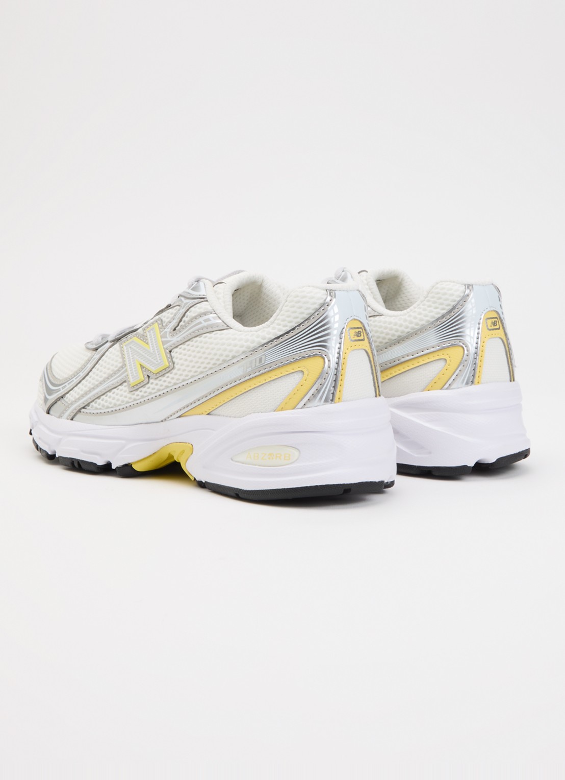 New Balance 740 sneaker van mesh met metallic finish - achterkant zilver