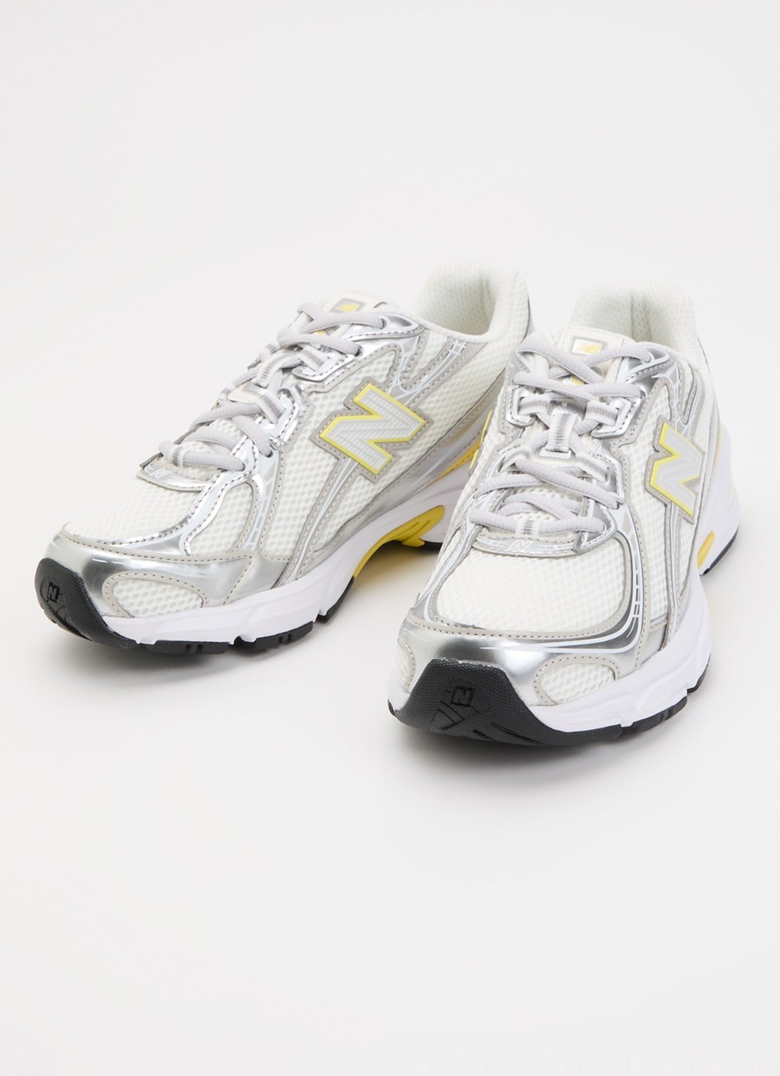 New Balance 740 sneaker van mesh met metallic finish - voorkant 4 zilver