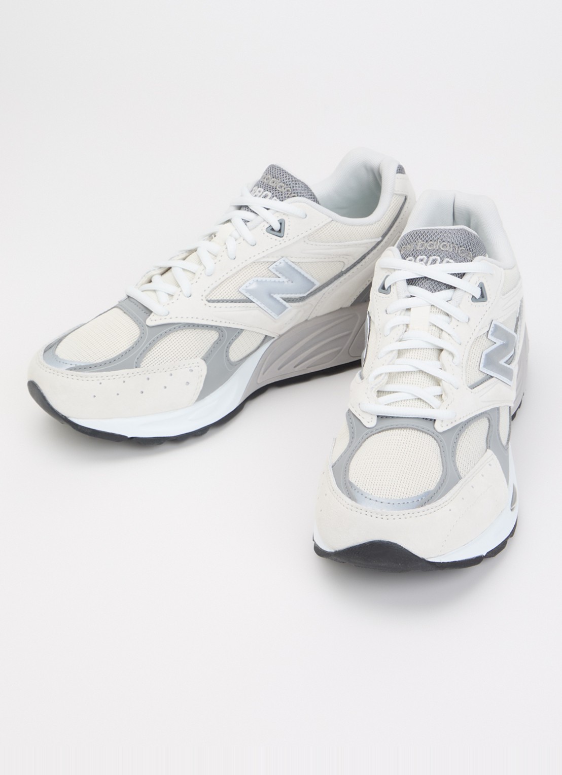 New Balance 880R sneaker met details van suède - detail 2 gebroken wit
