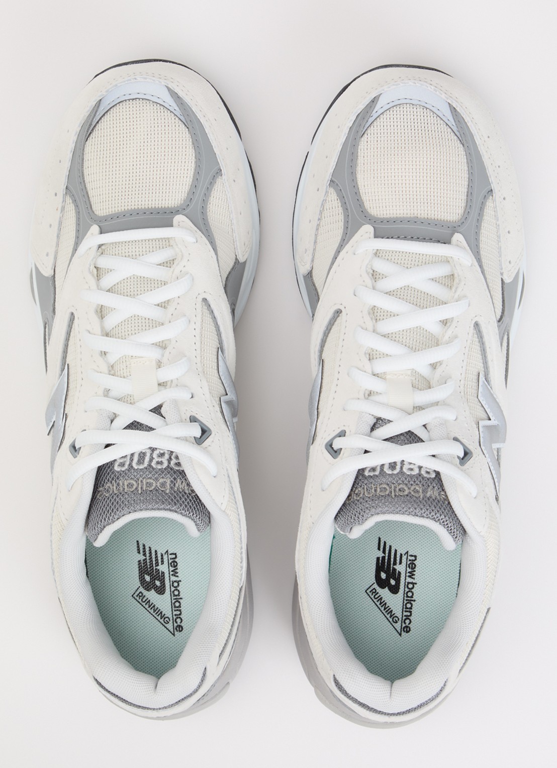 New Balance 880R sneaker met details van suède - detail 3 gebroken wit