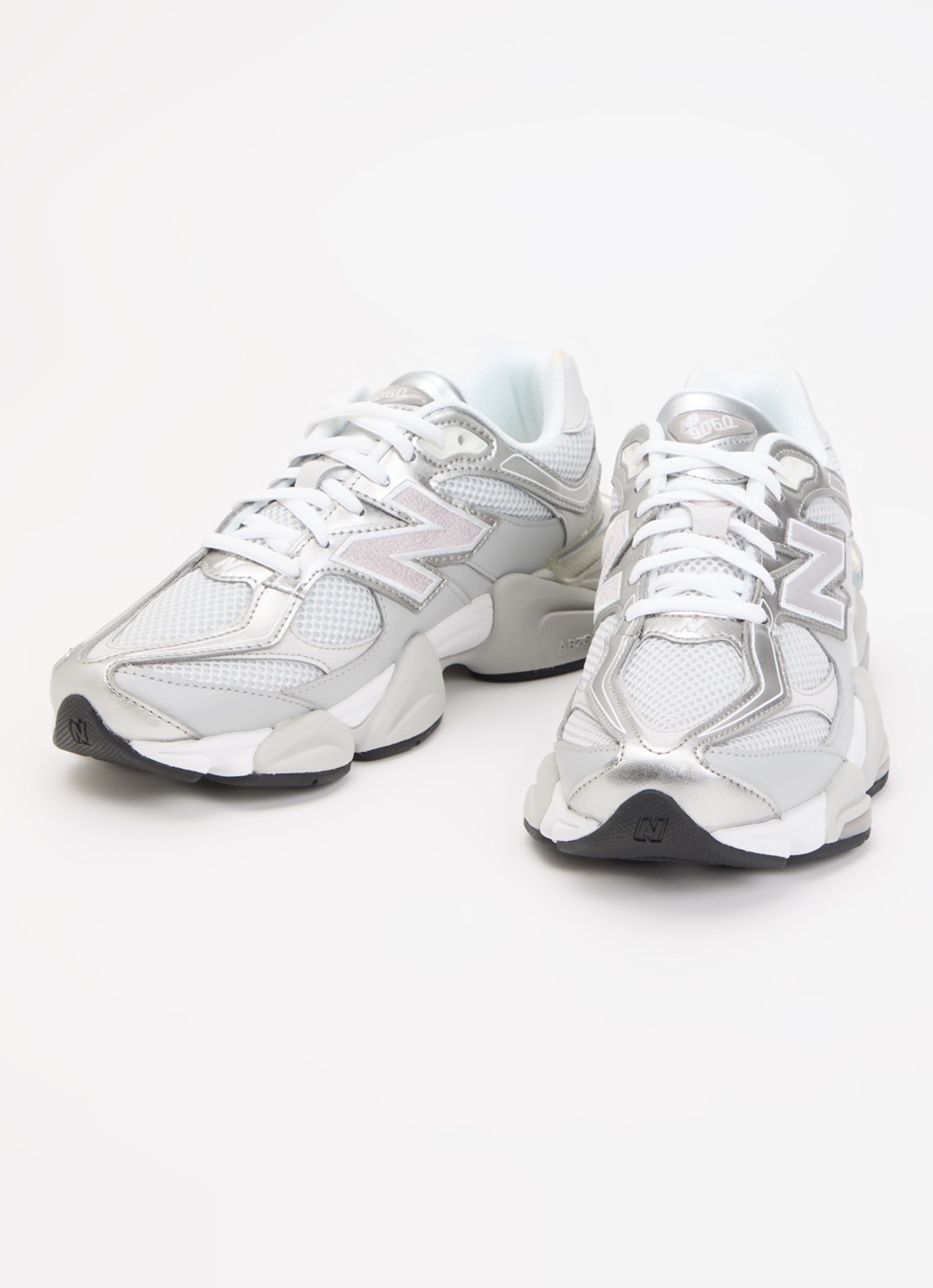 New Balance 9060 sneaker met leren details - detail 2 grijs