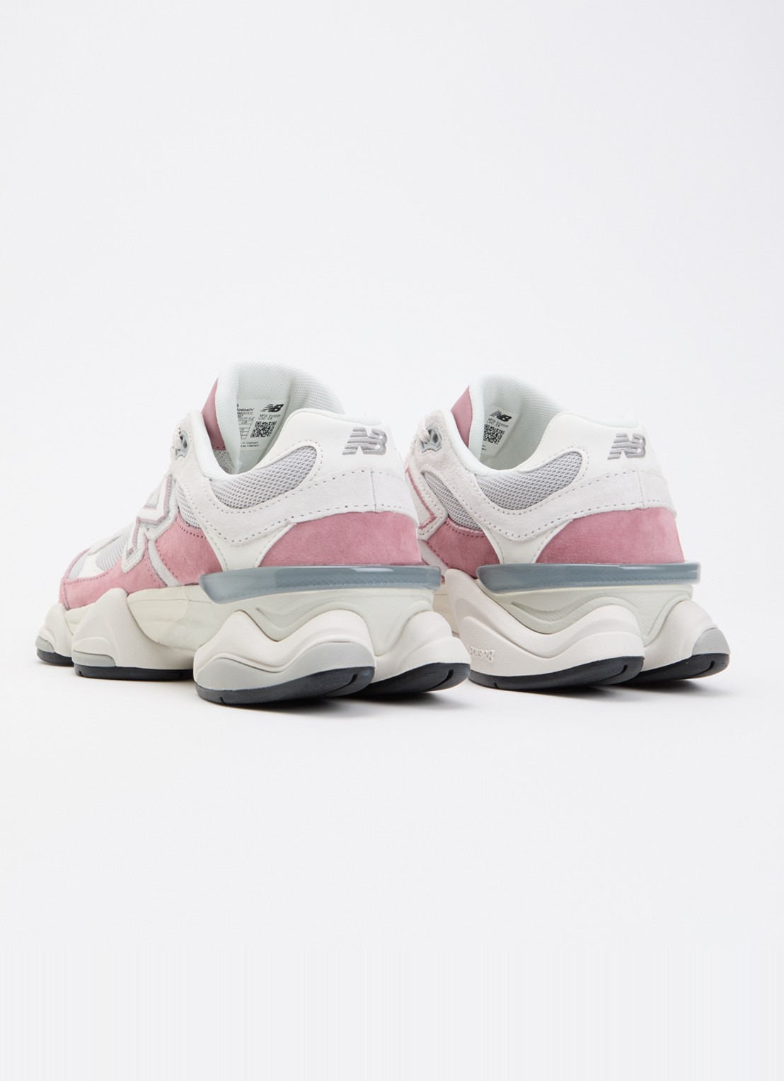 New Balance 9060 sneaker met mesh details en logo  - achterkant roze