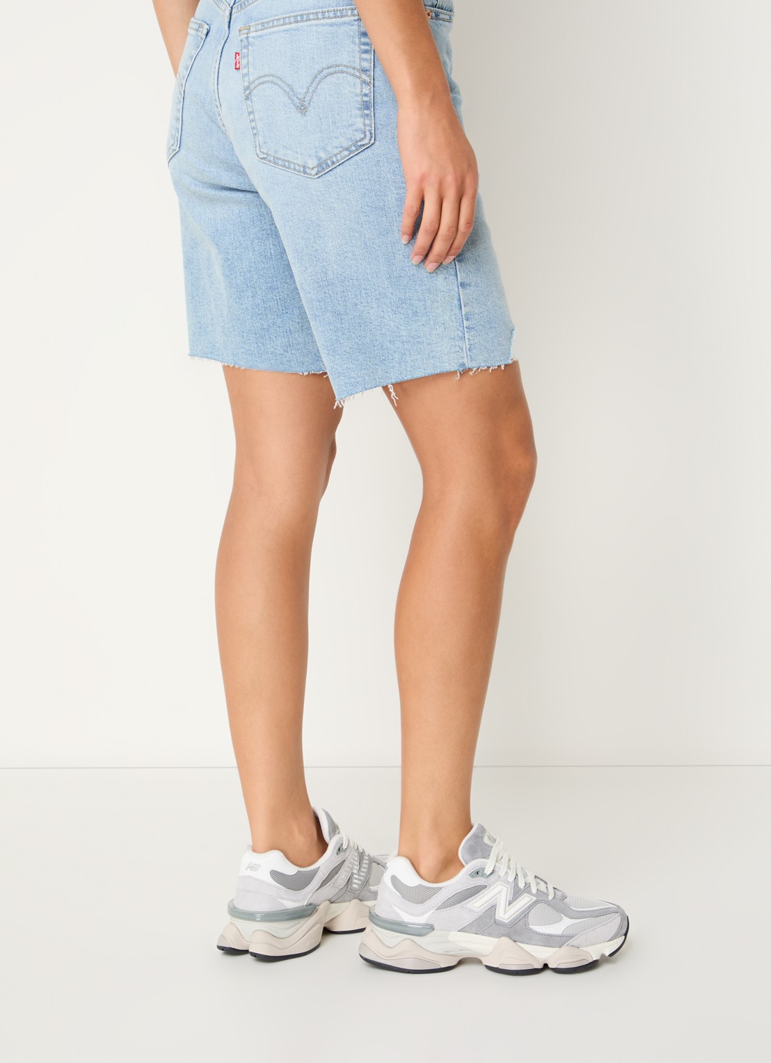 New Balance 9060 sneaker met mesh details - voorkant 2 lichtgrijs