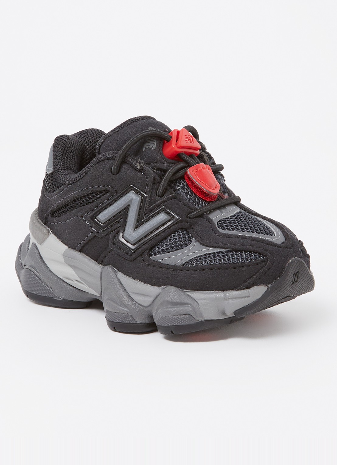 New Balance 9060 sneaker met mesh details - voorkant 2 zwart