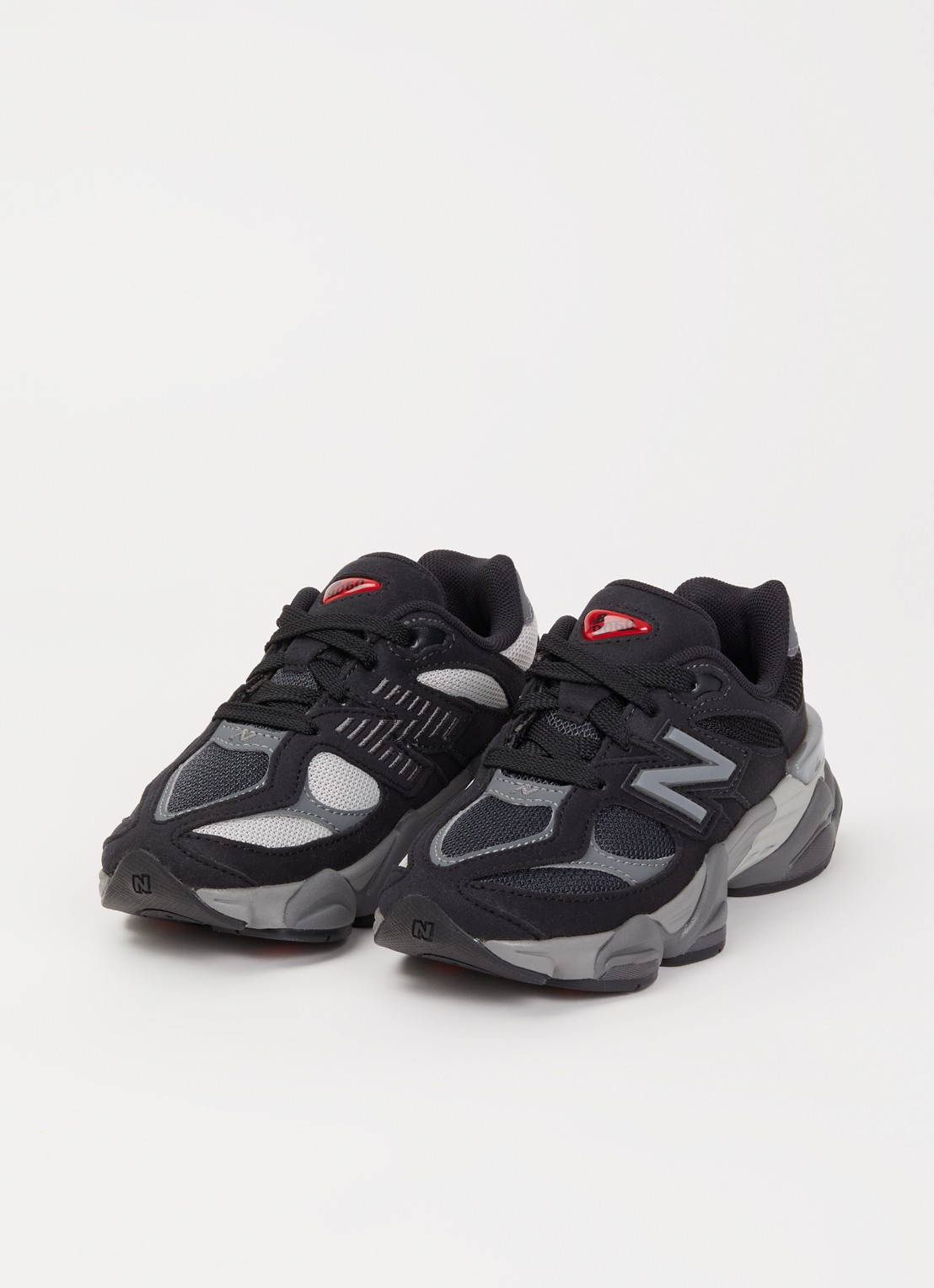 New Balance 9060 sneaker met mesh details - voorkant 4 zwart