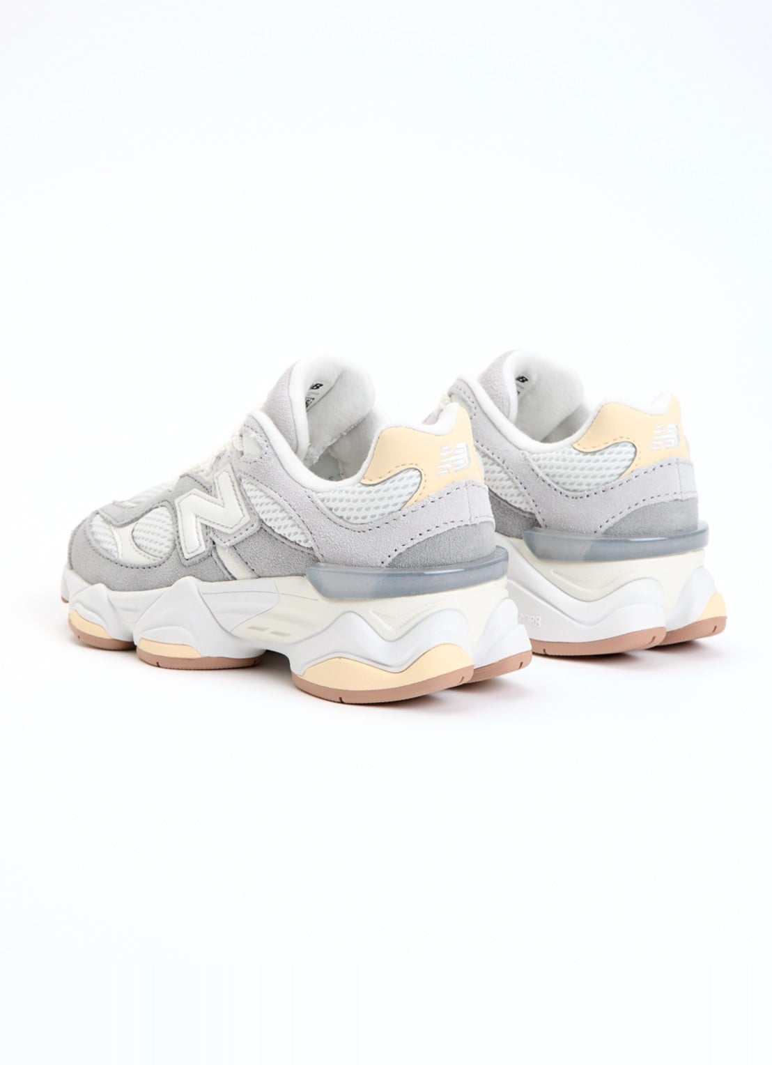 New Balance 9060 sneaker met mesh details - achterkant 3 gebroken wit
