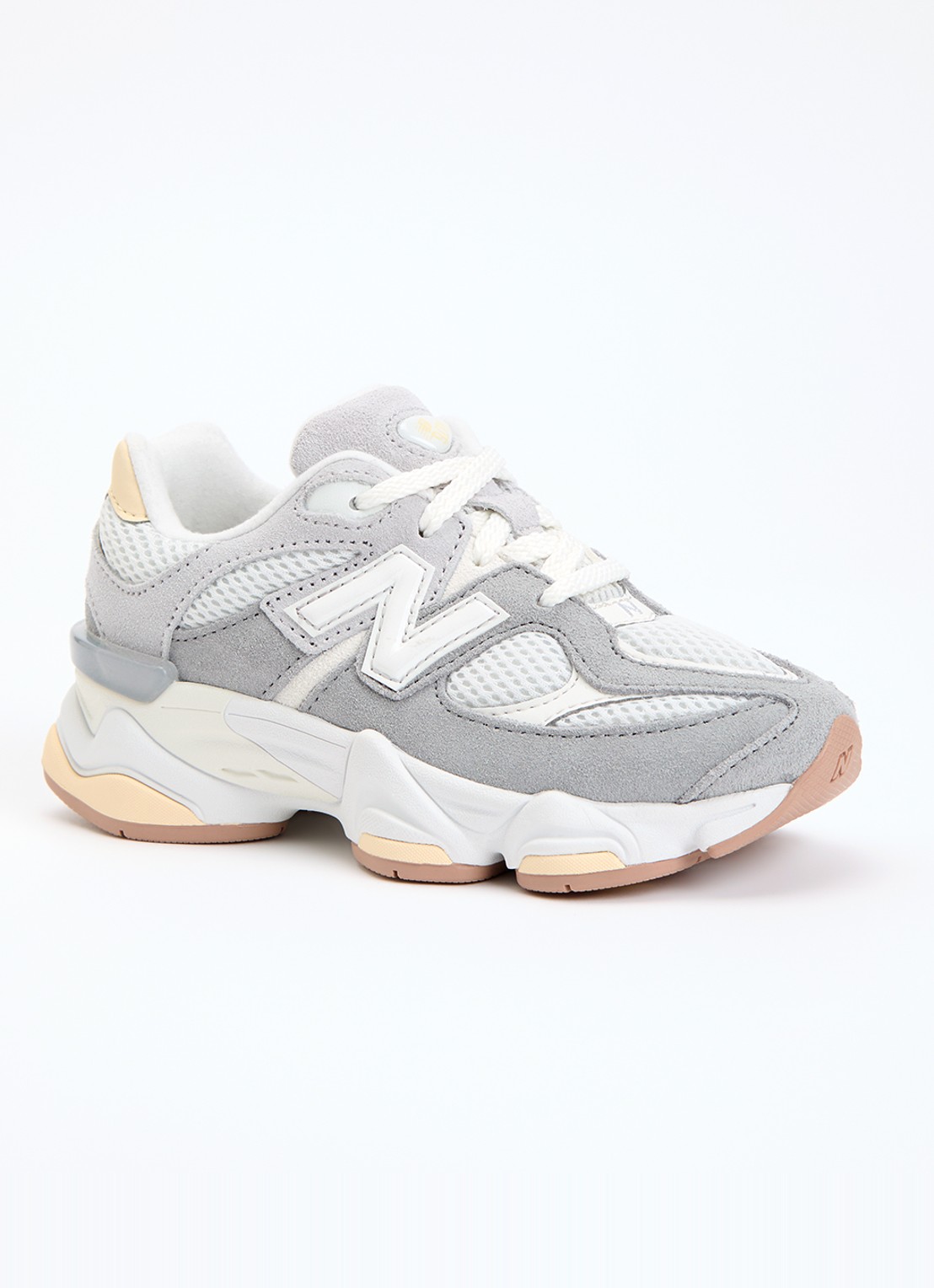 New Balance 9060 sneaker met mesh details - voorkant gebroken wit