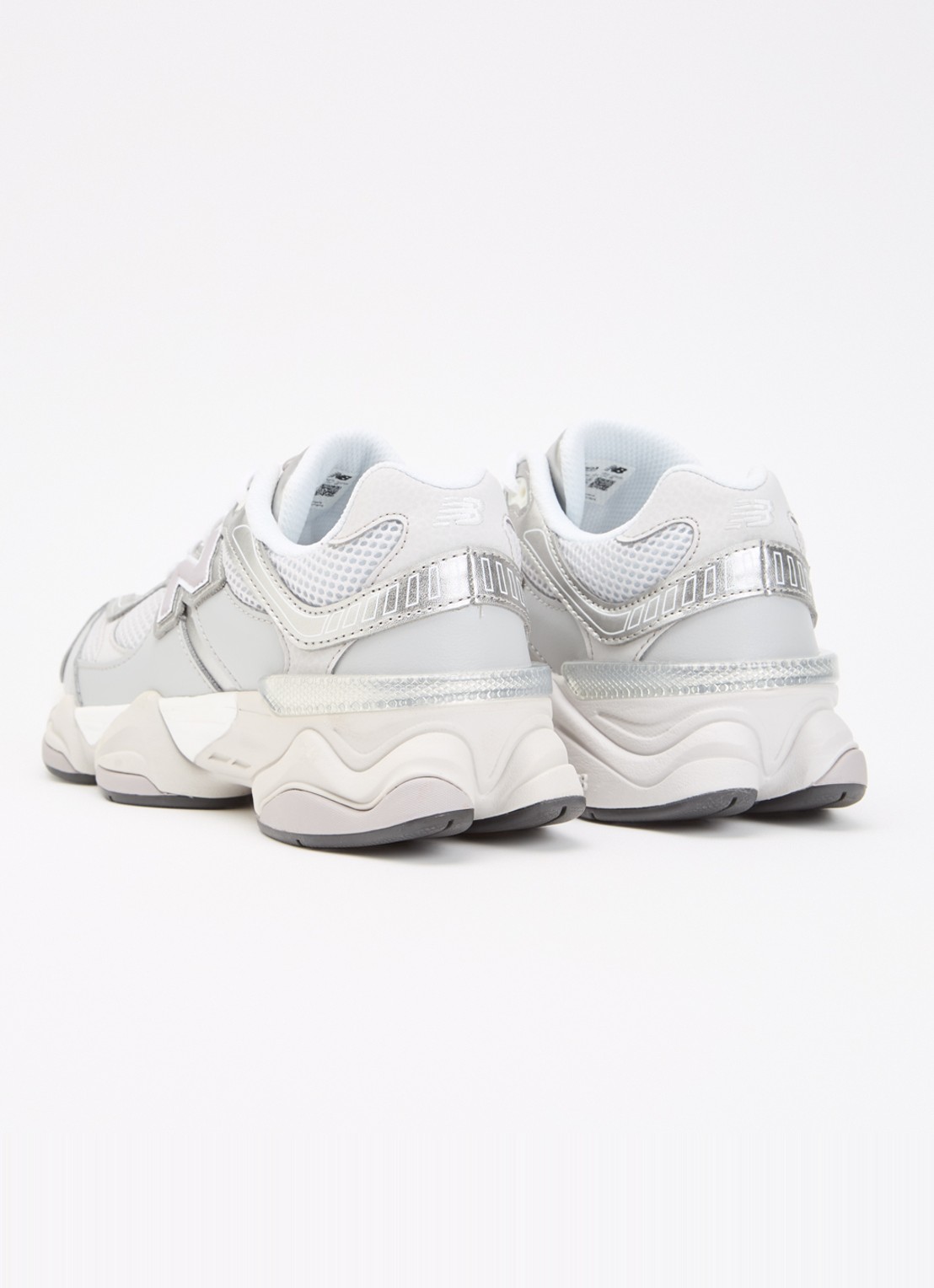 New Balance 9060 sneaker met mesh details - achterkant 3 grijs