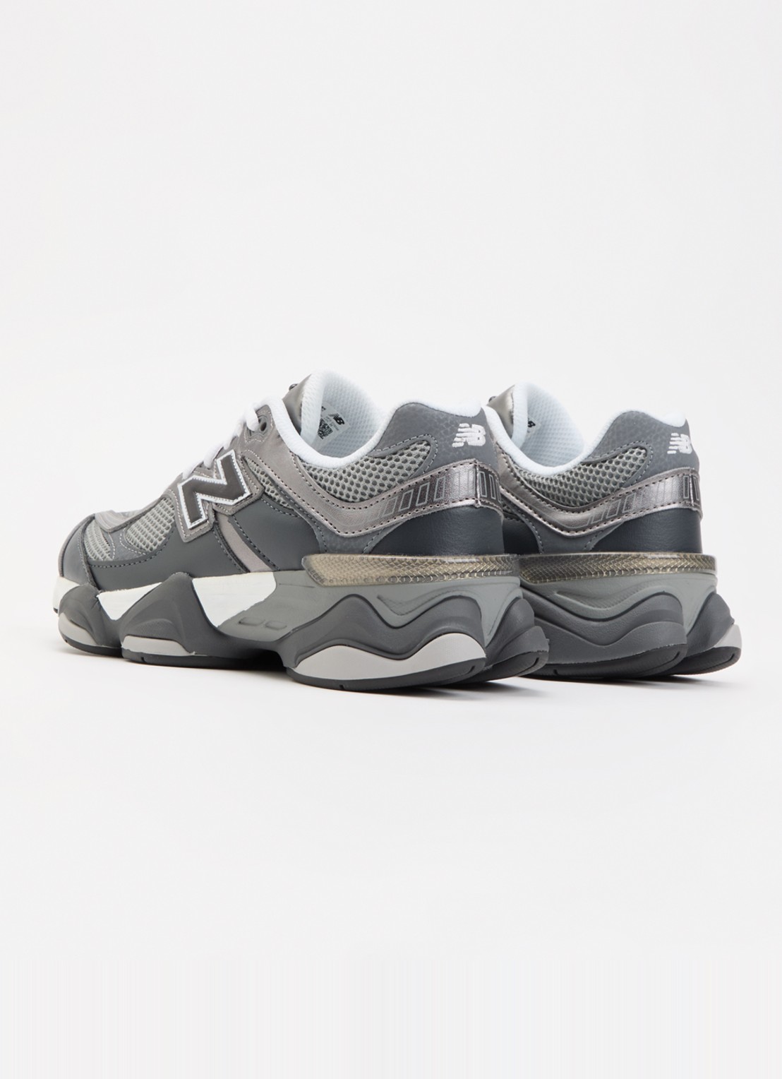 New Balance 9060 sneaker met mesh details - achterkant 4 donkergrijs