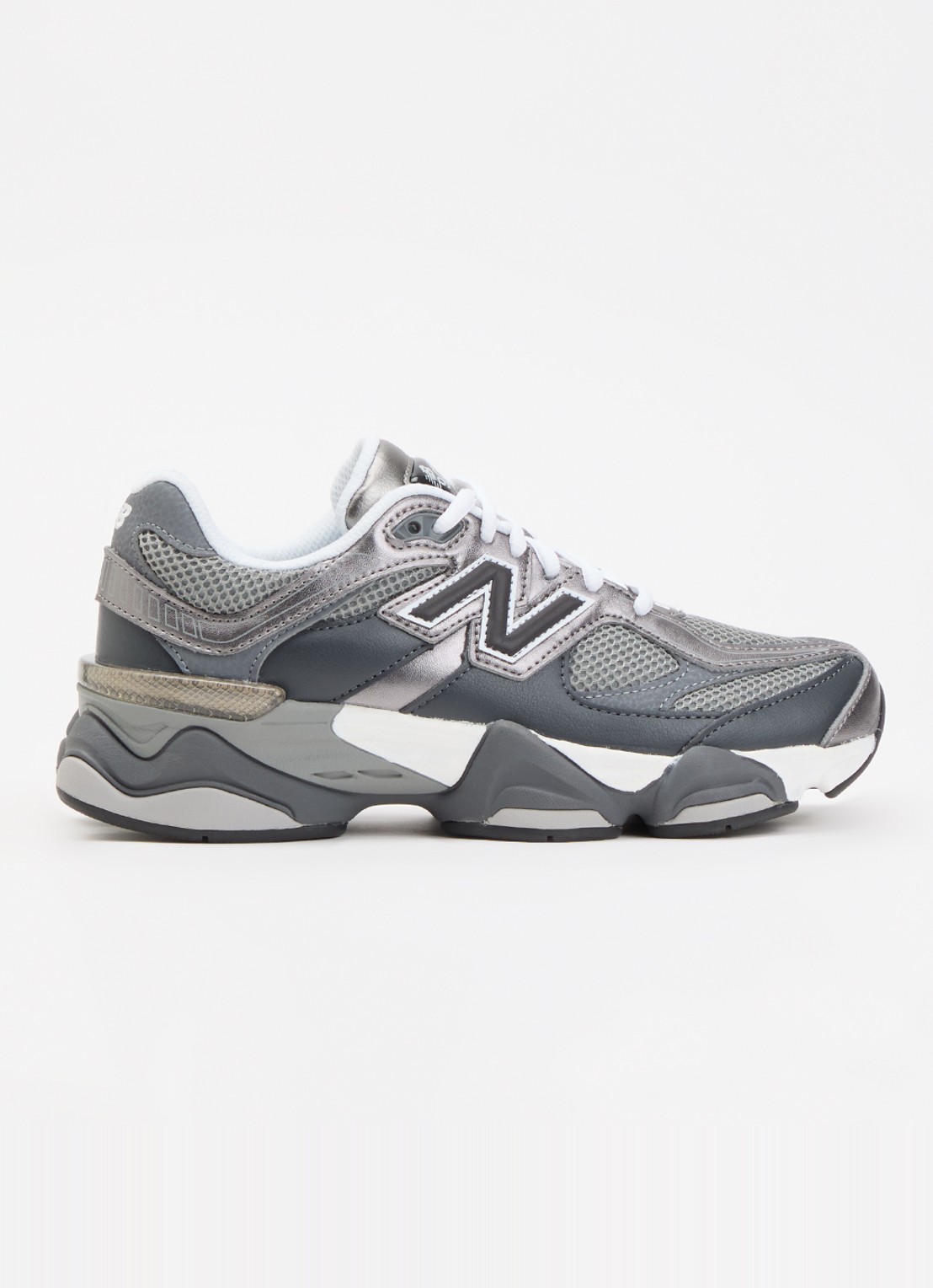 New Balance 9060 sneaker met mesh details - voorkant 3 donkergrijs