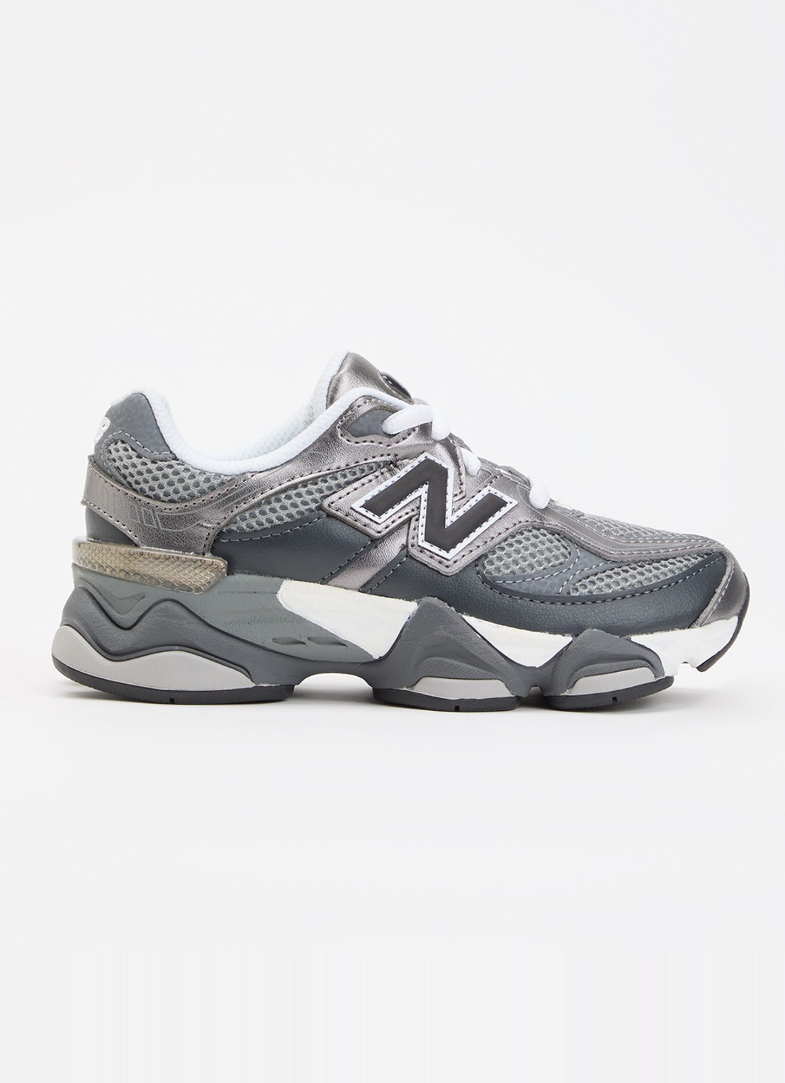 New Balance 9060 sneaker met mesh details - voorkant 2 donkergrijs