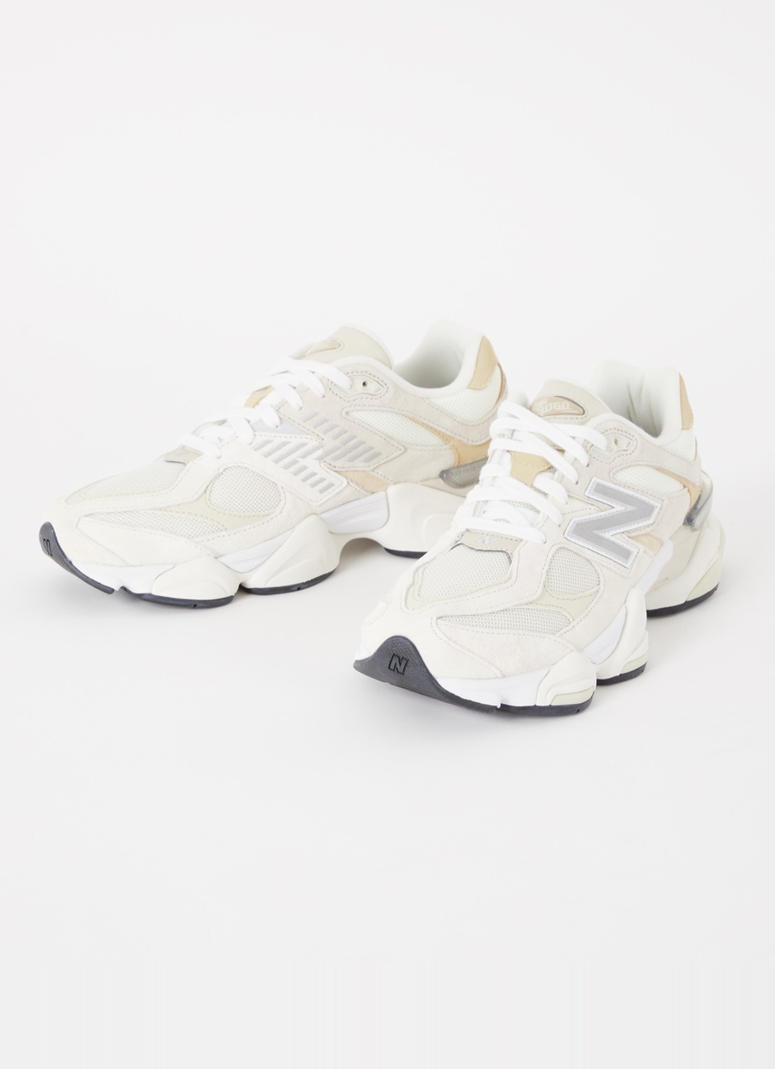 New Balance 9060 sneaker met suède details - detail beige