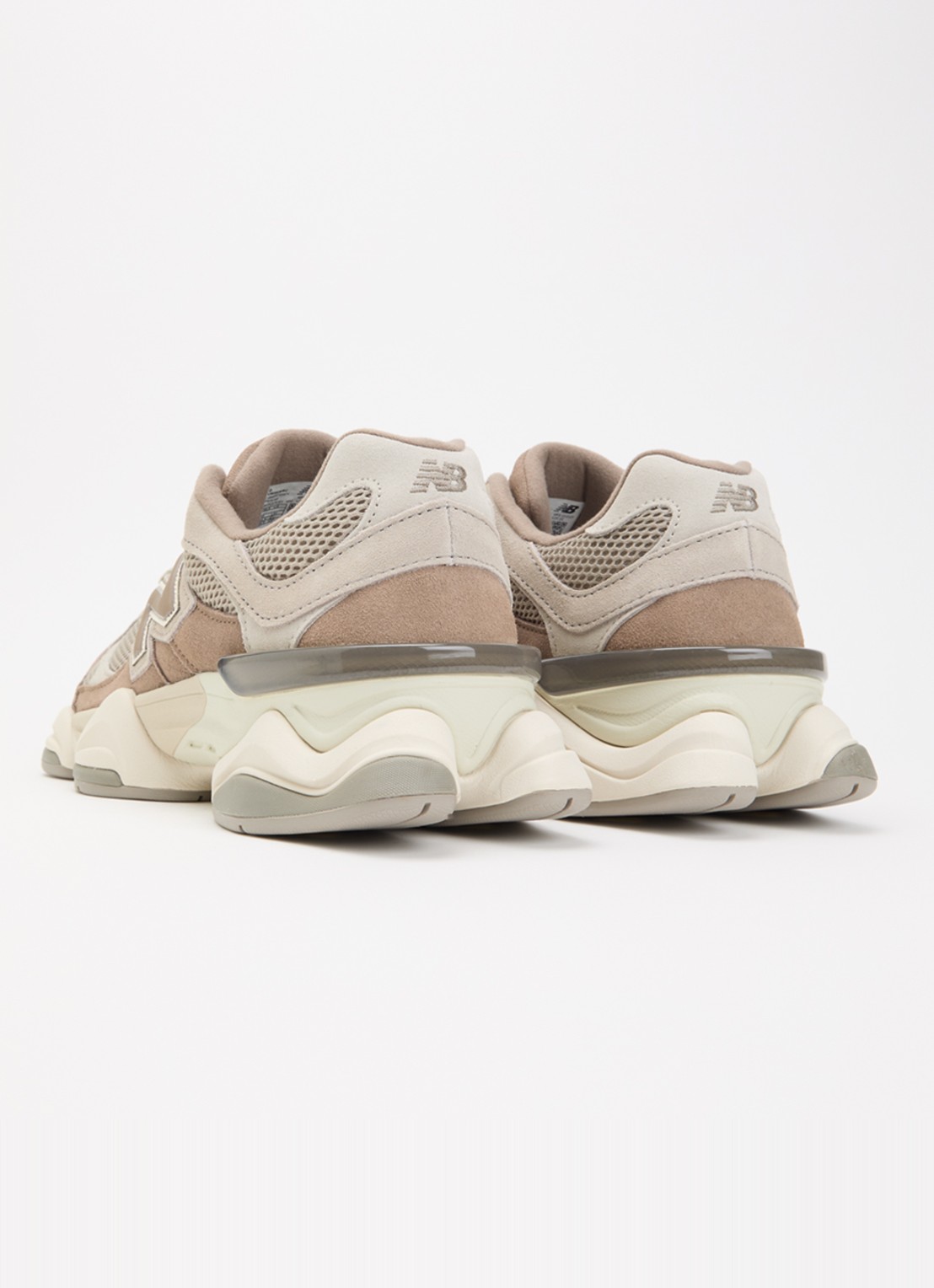 New Balance 9060 sneaker met suède details - achterkant gebroken wit