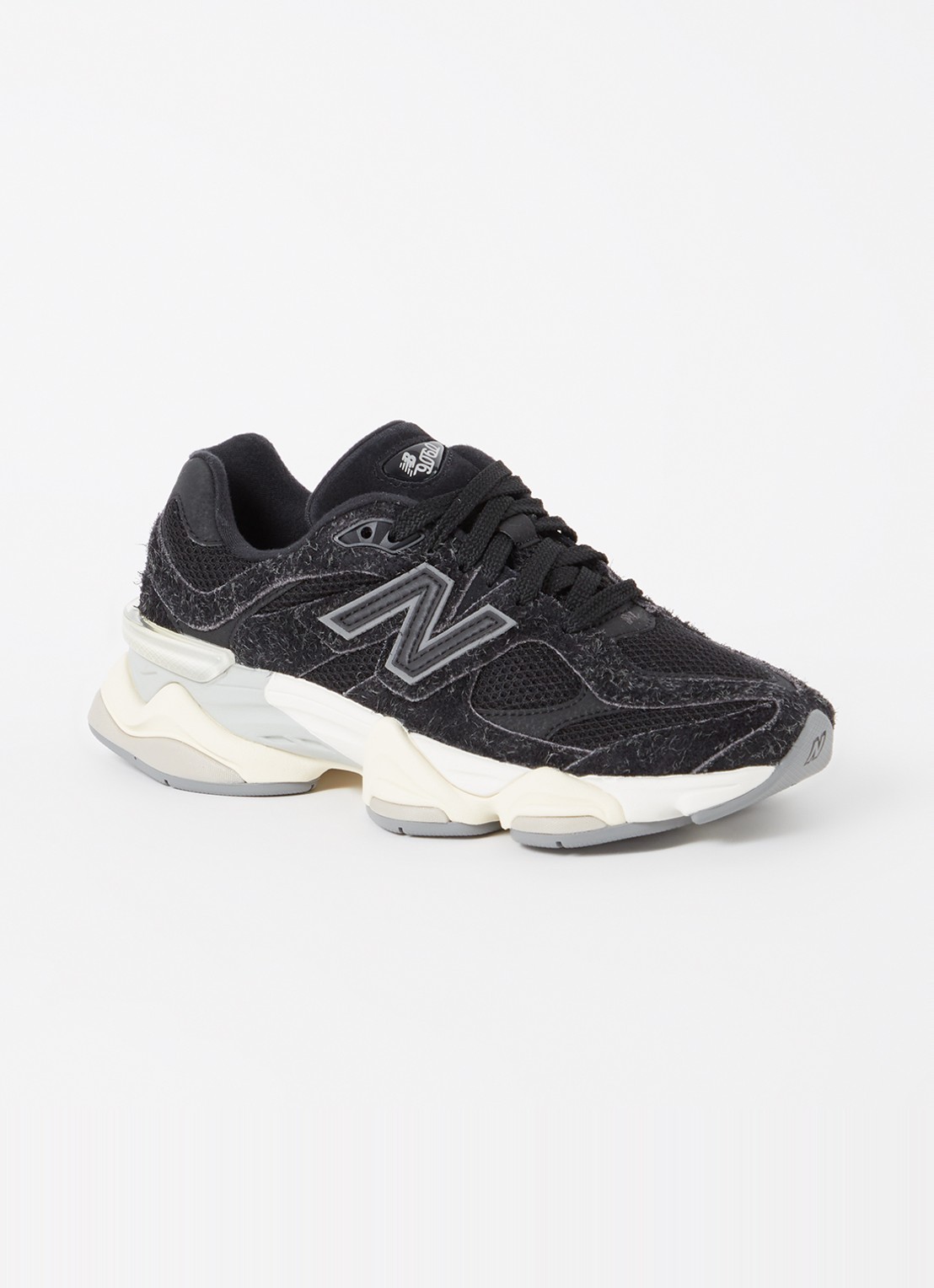 New Balance 9060 sneaker met suède details  - voorkant zwart