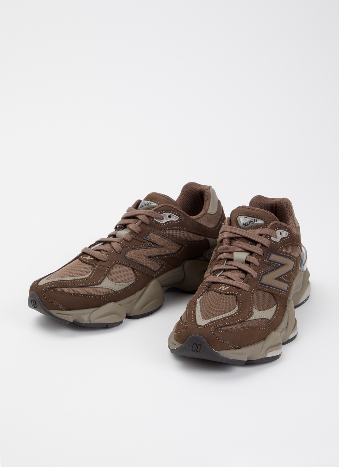 New Balance 9060 sneaker van mesh met details van nubuck - detail 3 chocoladebruin