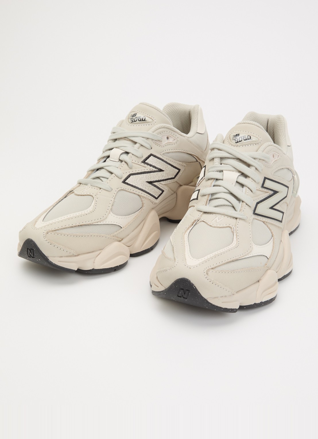 New Balance 9060 sneaker van mesh met details van nubuck - detail 3 creme