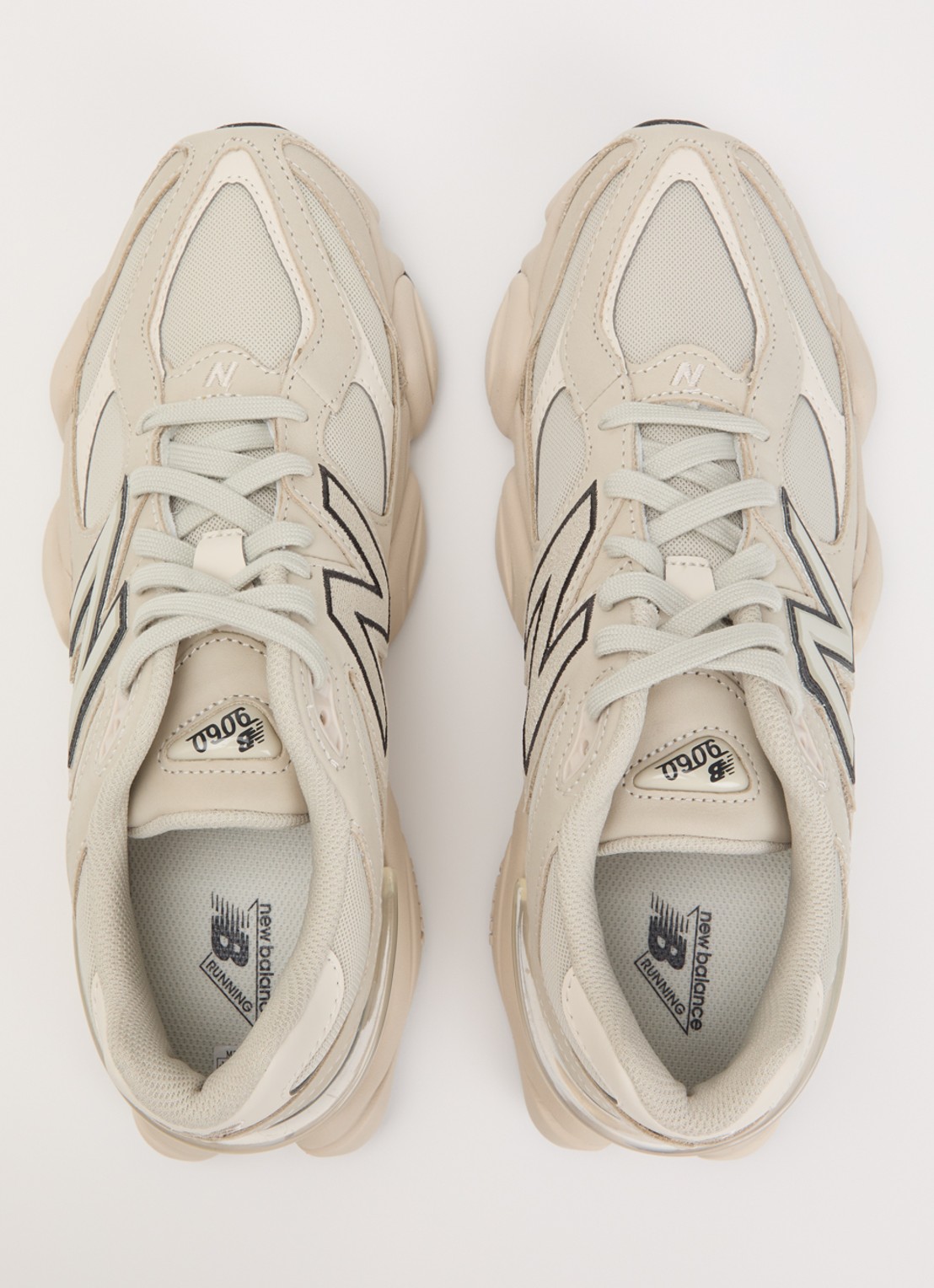 New Balance 9060 sneaker van mesh met details van nubuck - detail 4 creme